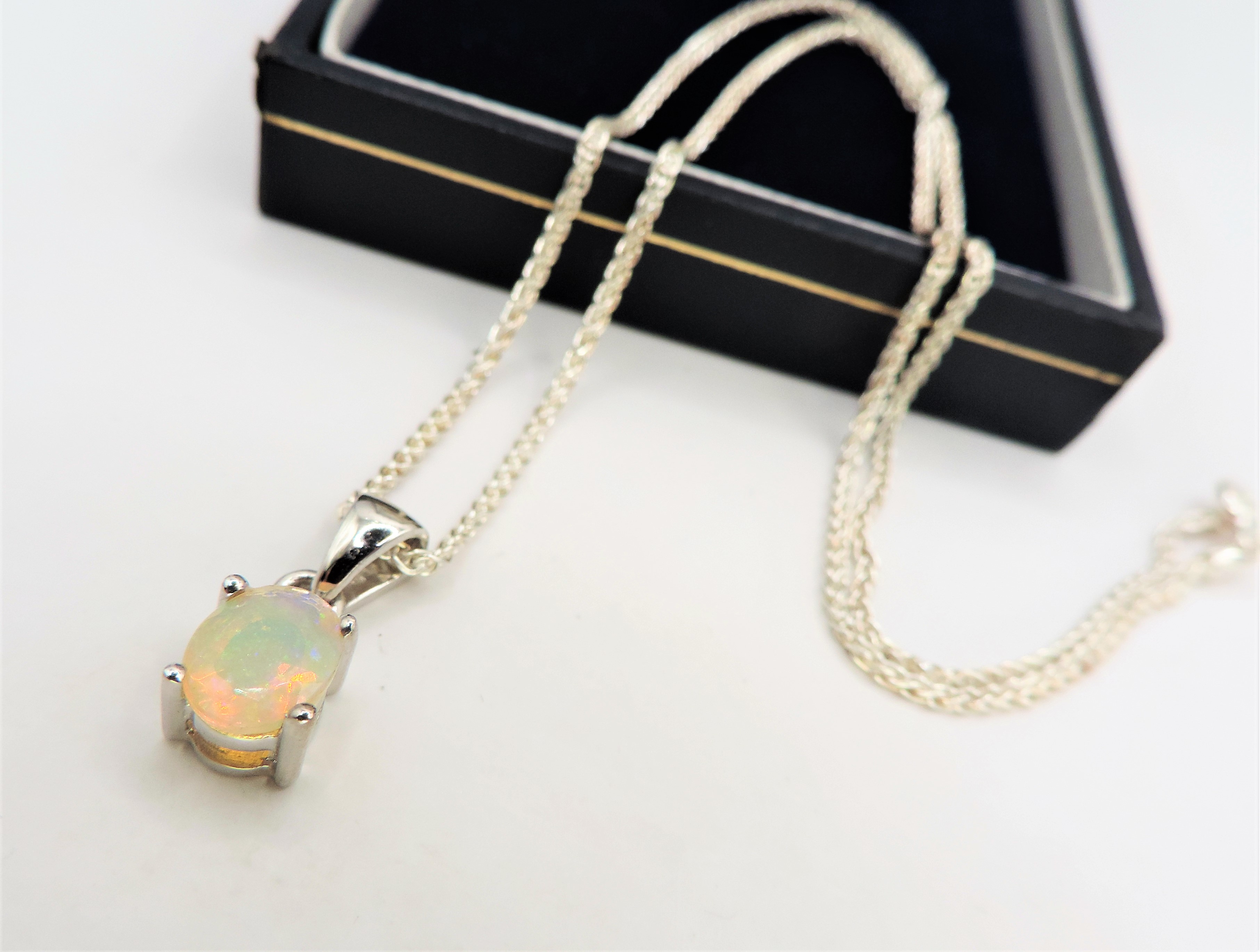 Sterling Silver 2.5CT Opal Pendant Necklace New with Gift Pouch - Image 3 of 4