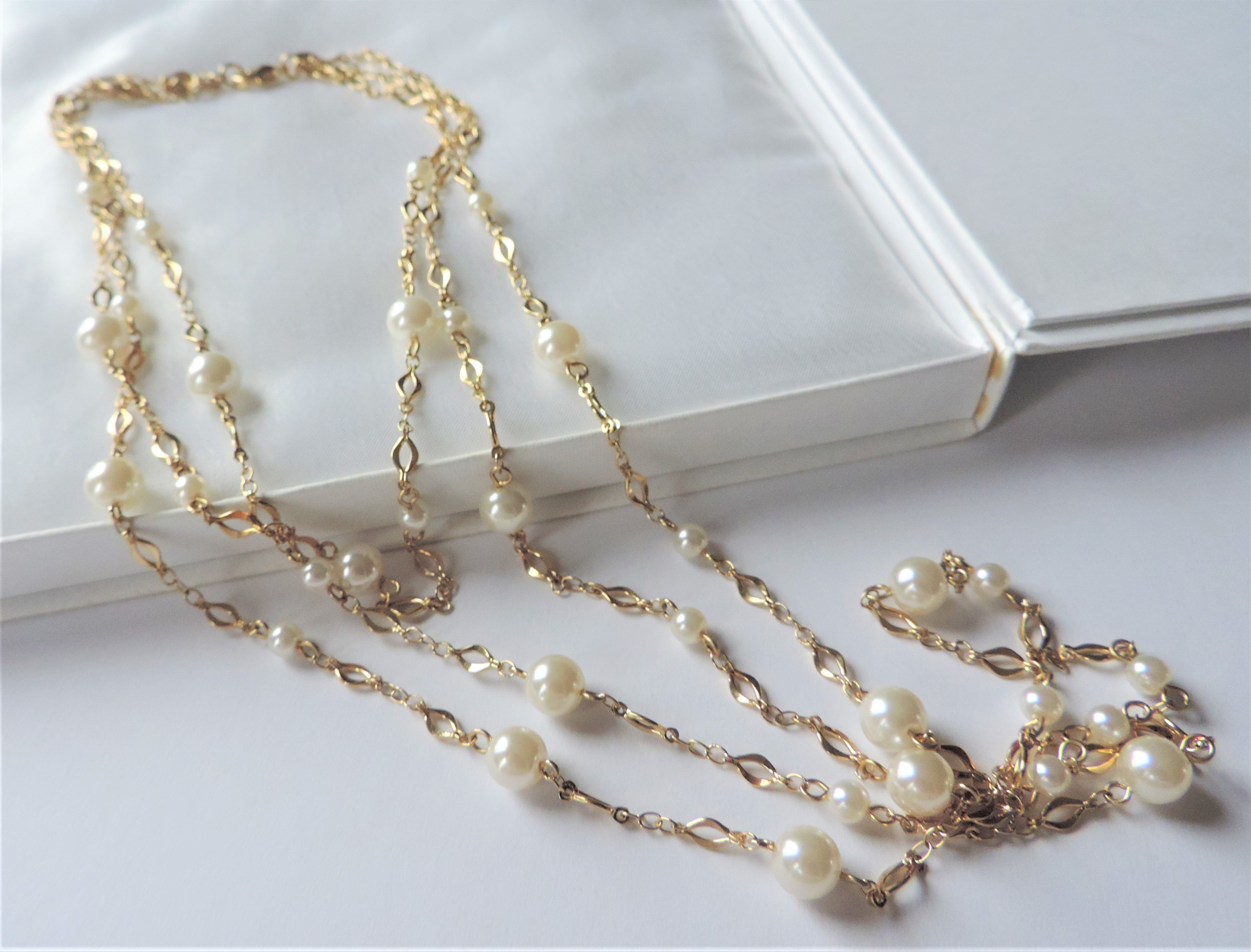 26 inch Triple Strand Gold Plated Chain Pearl Necklace with Gift Pouch - Image 3 of 3