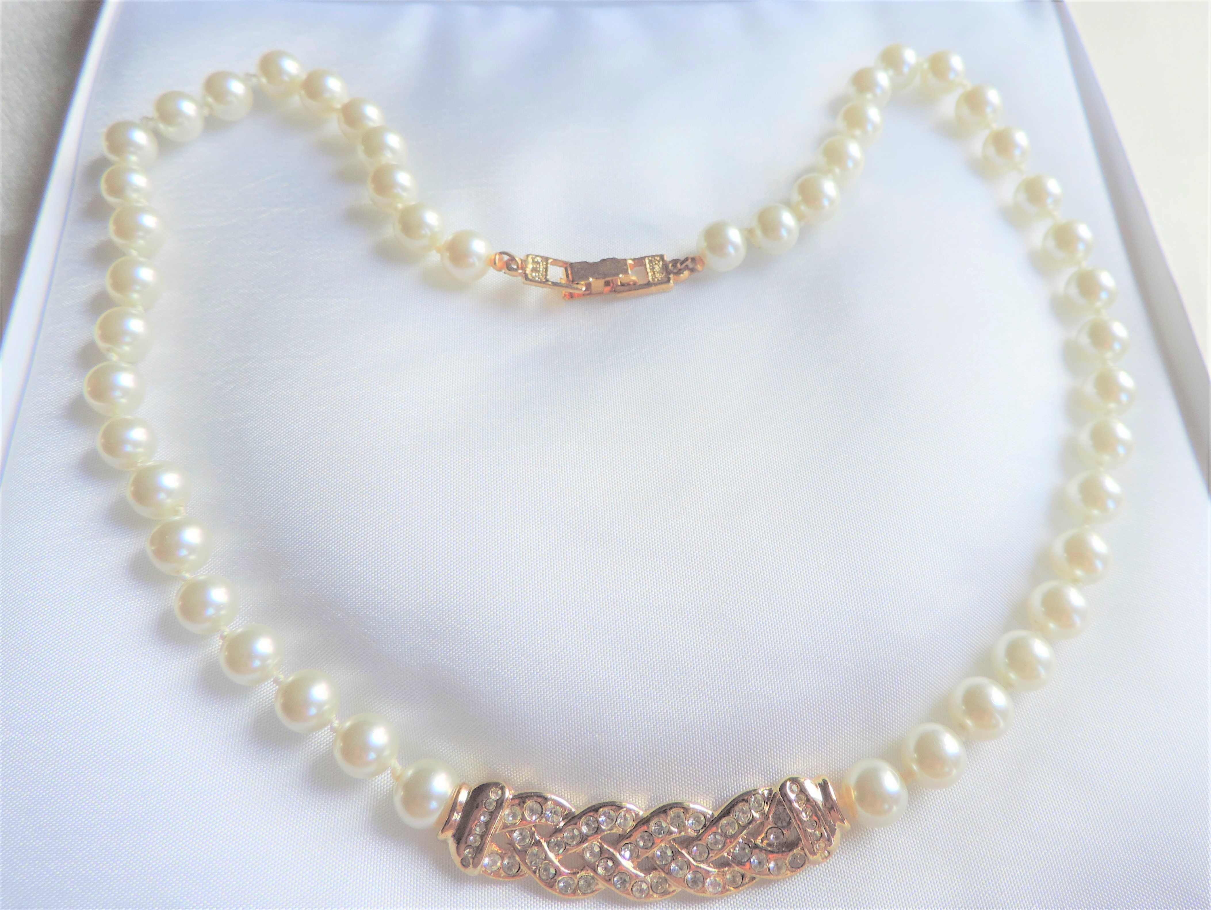 20 inch Single Strand Pearl & Crystal Necklace with Gift Pouch