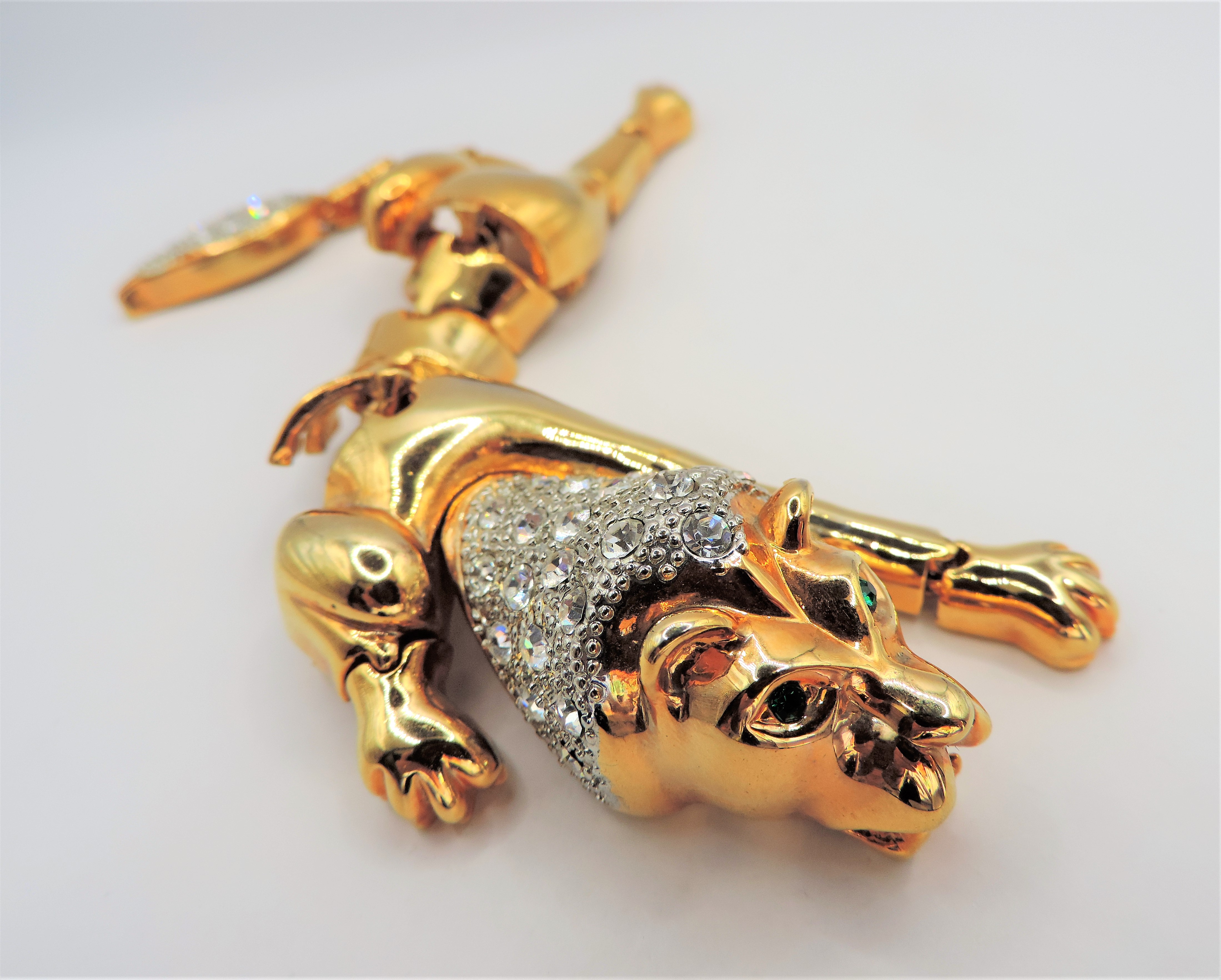 Vintage Articulated Gold Plated Crystal Lion Brooch 7 inches Long Circa 1980's - Image 4 of 8