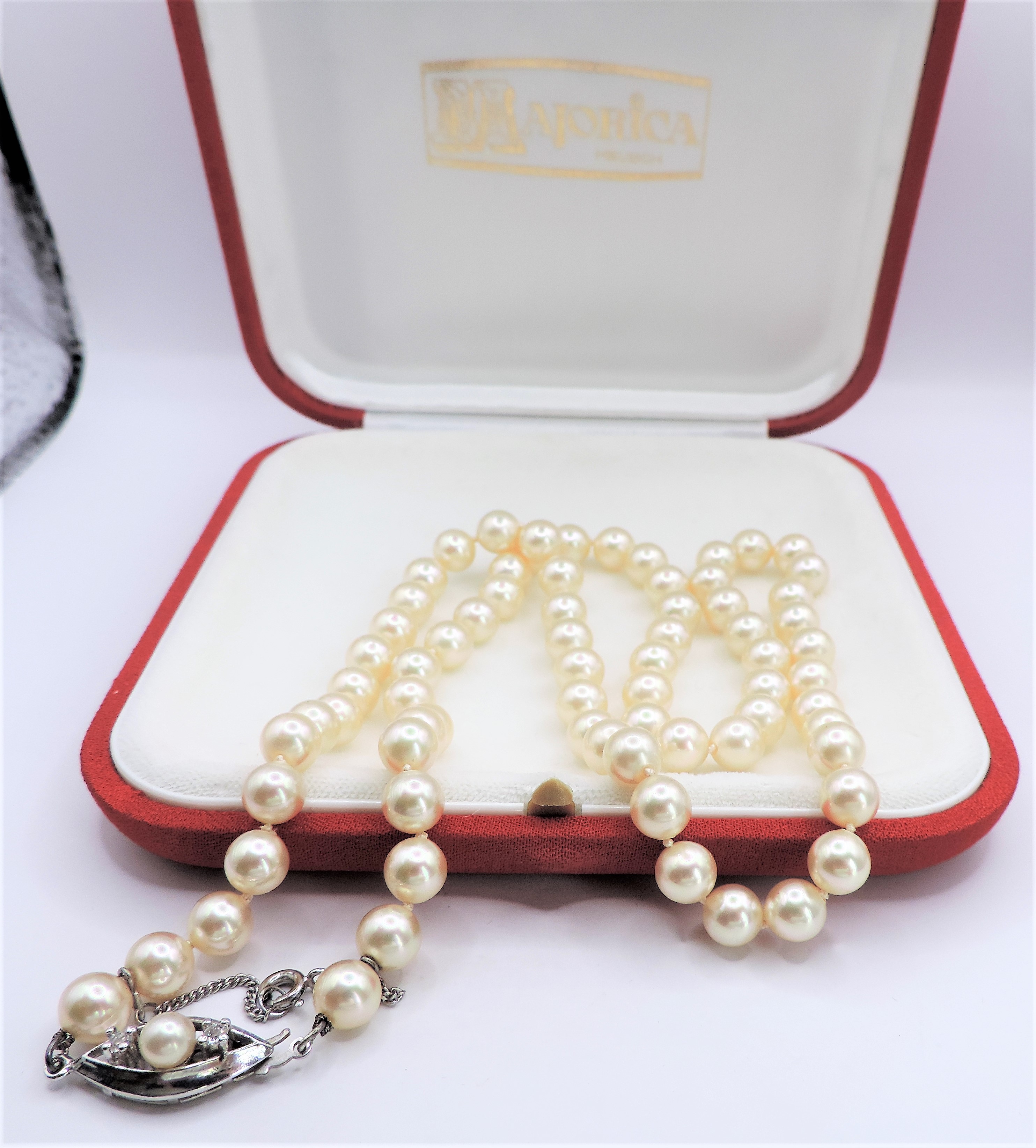 22 inch 7mm Majorica Pearl Necklace Silver Clasp with Gift Box - Image 3 of 7