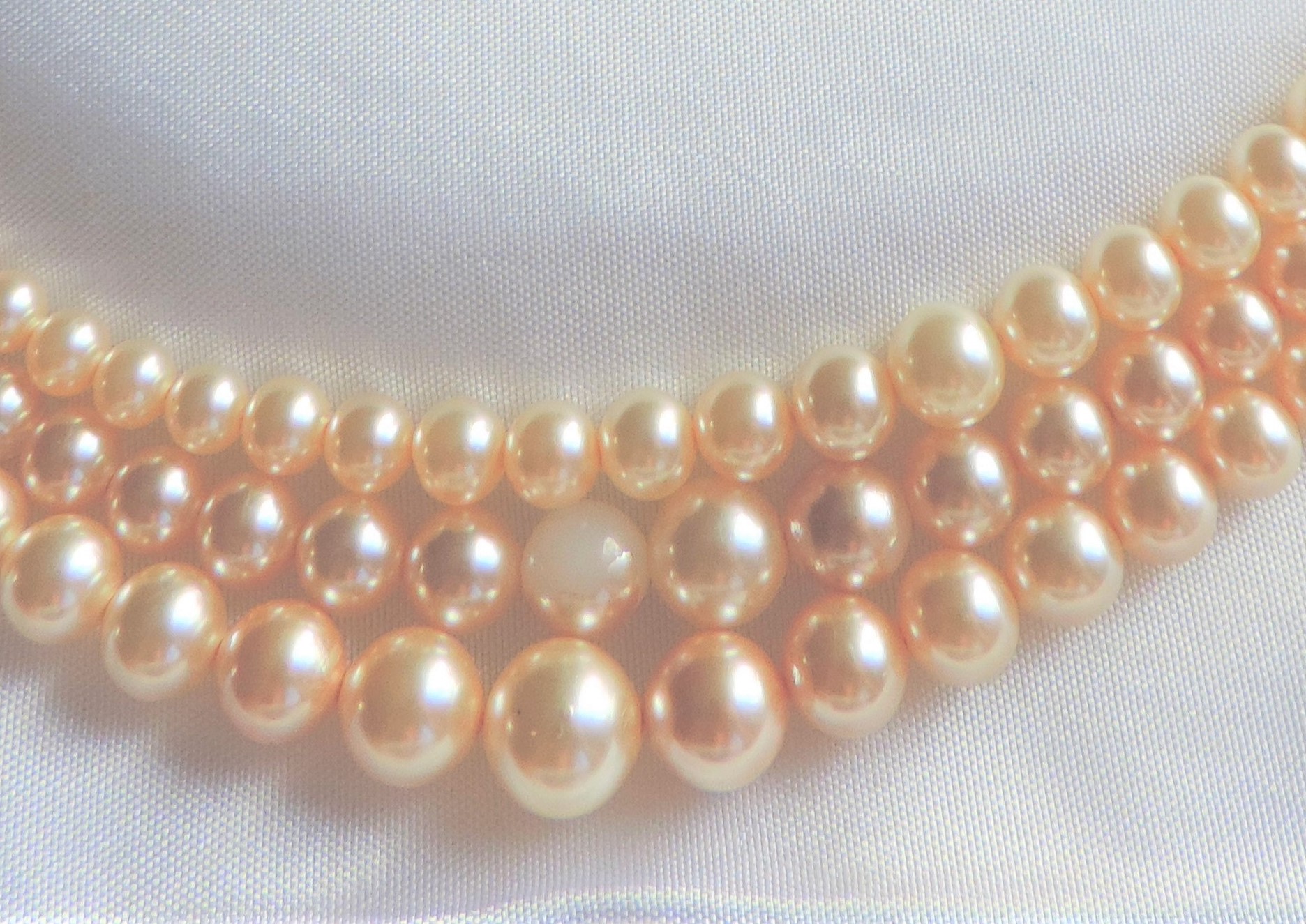 Vintage Triple Strand Pearl Necklace - Image 6 of 6