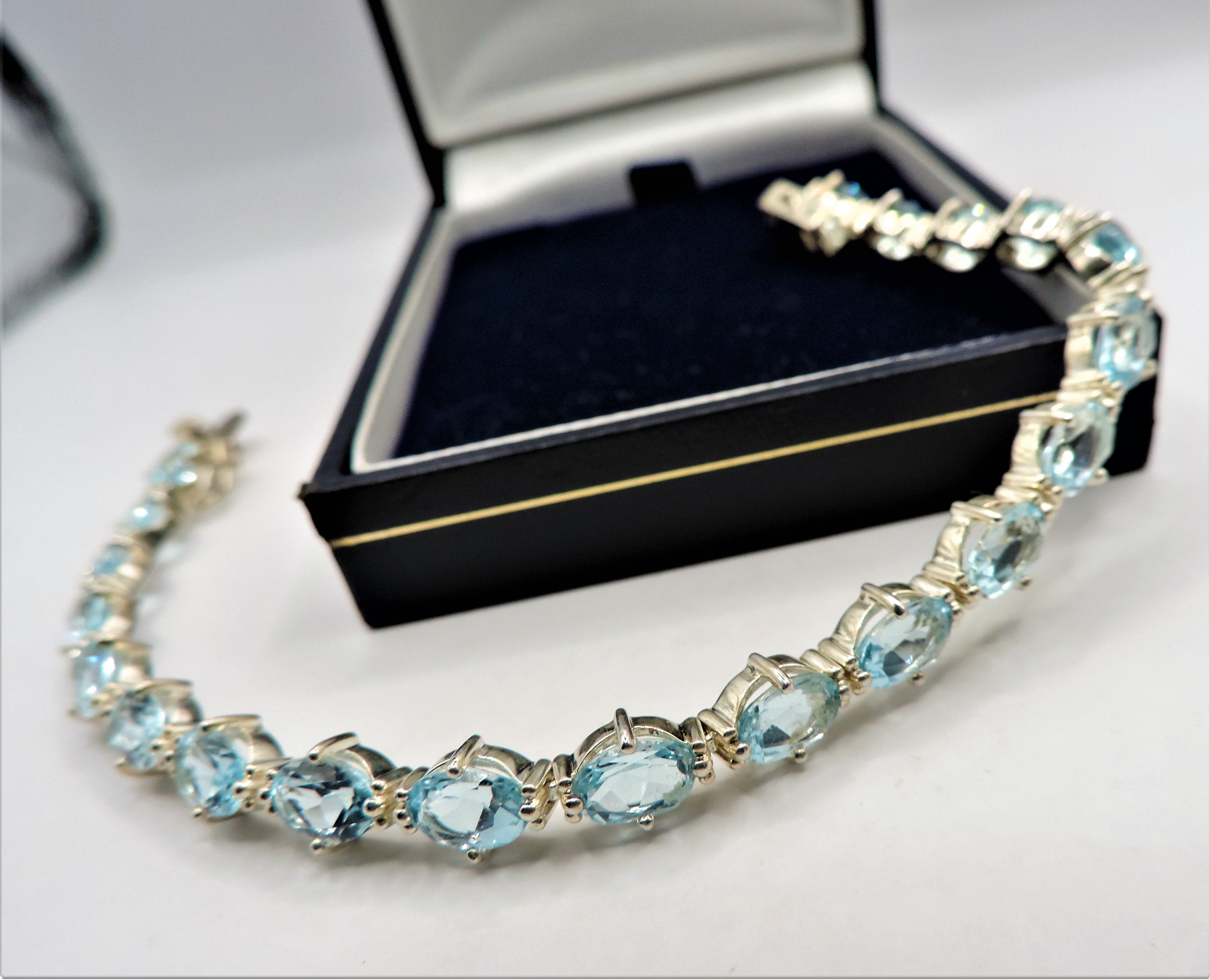 Sterling Silver 22CT Blue Topaz Bracelet 'New' with Gift Box - Image 3 of 6