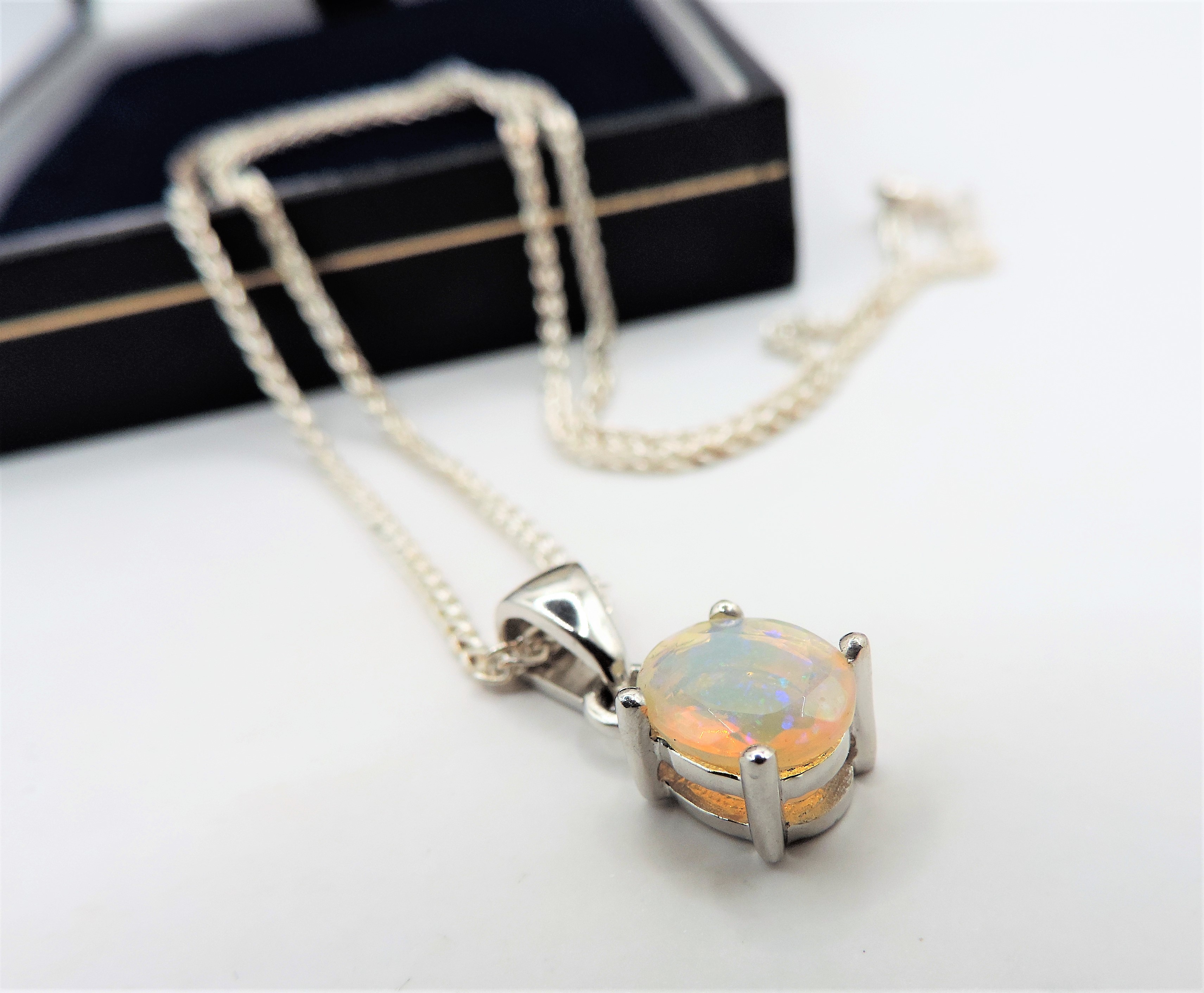 Sterling Silver 2.5CT Opal Pendant Necklace New with Gift Pouch - Image 2 of 4