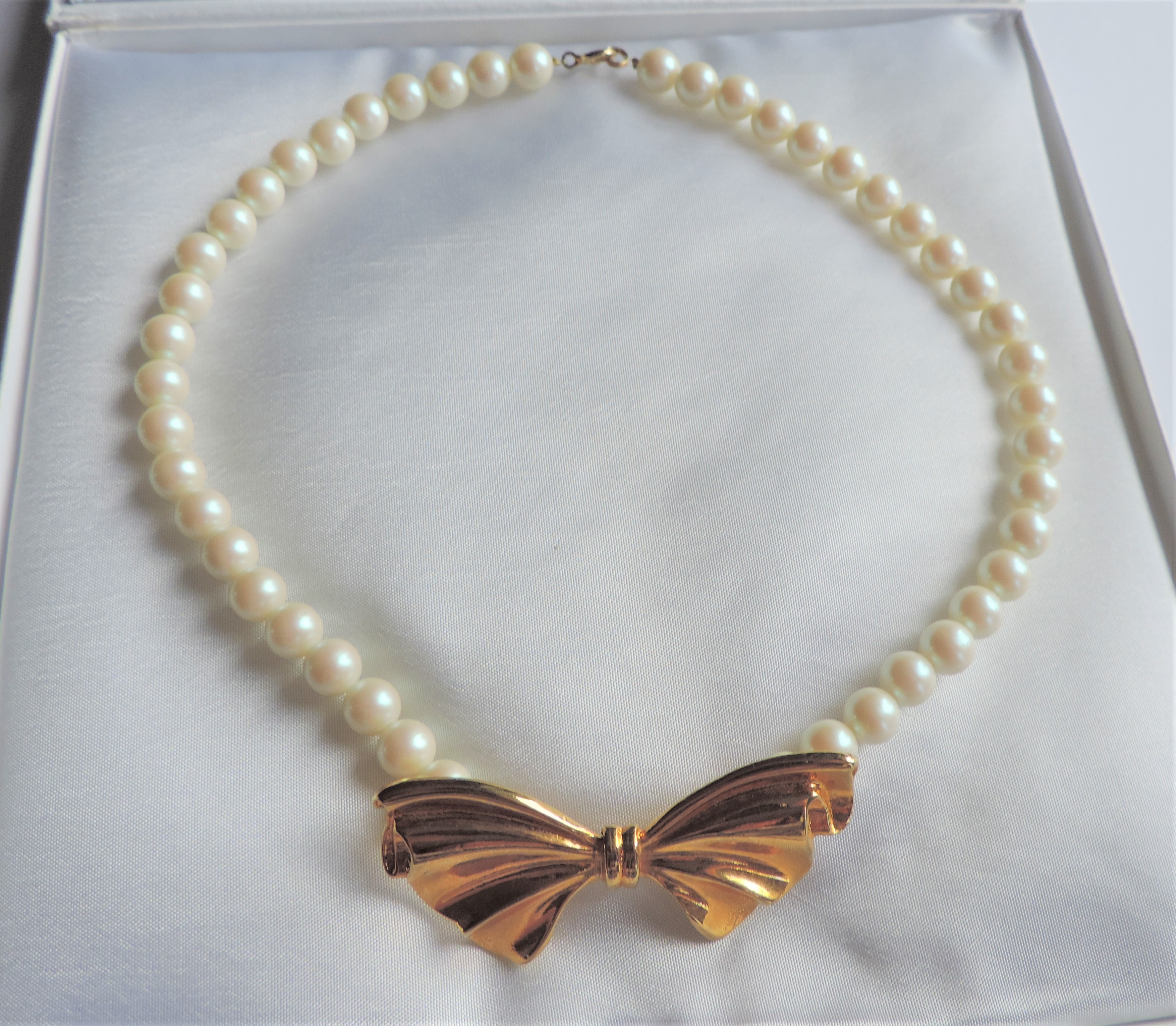 Single Strand Pearl Necklace - Image 3 of 3