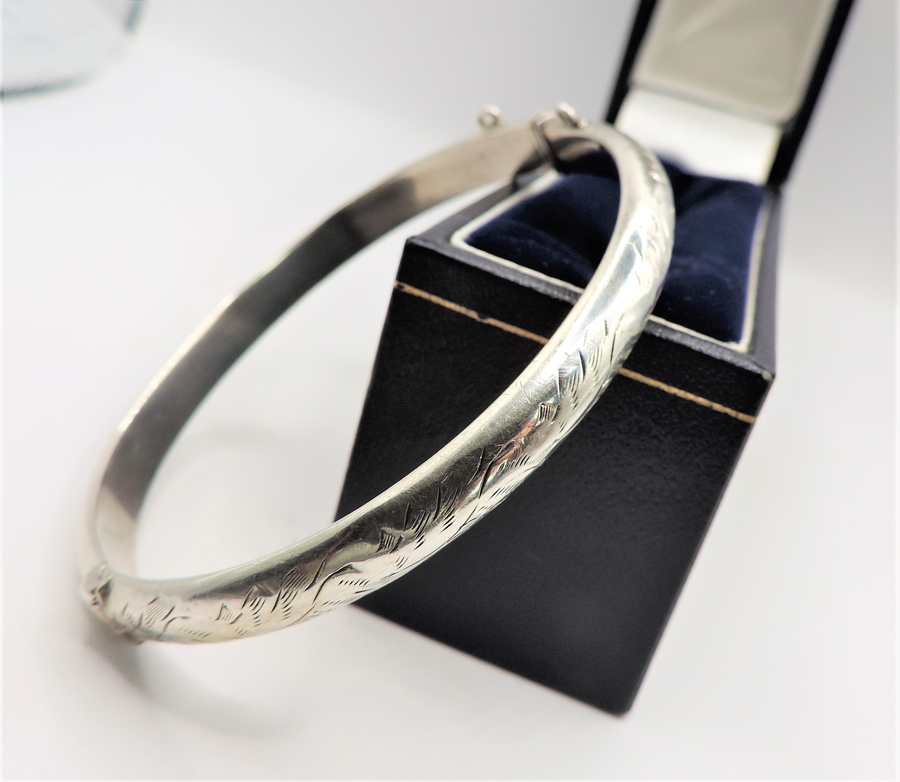 Vintage Sterling Silver Hinged Bangle - Image 2 of 3