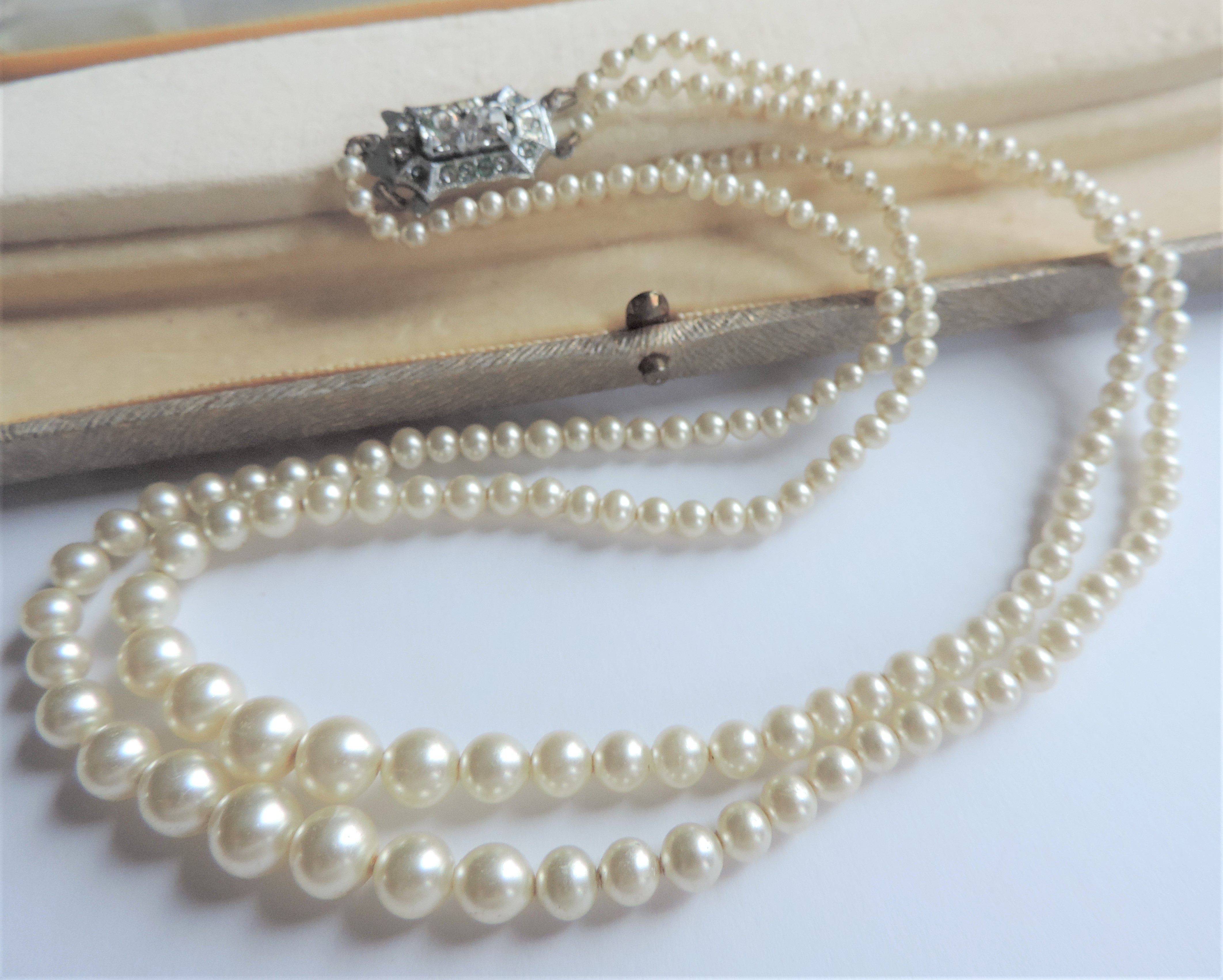 Vintage 16 inch Double Strand Pearl Necklace in Presentation Box - Image 2 of 3