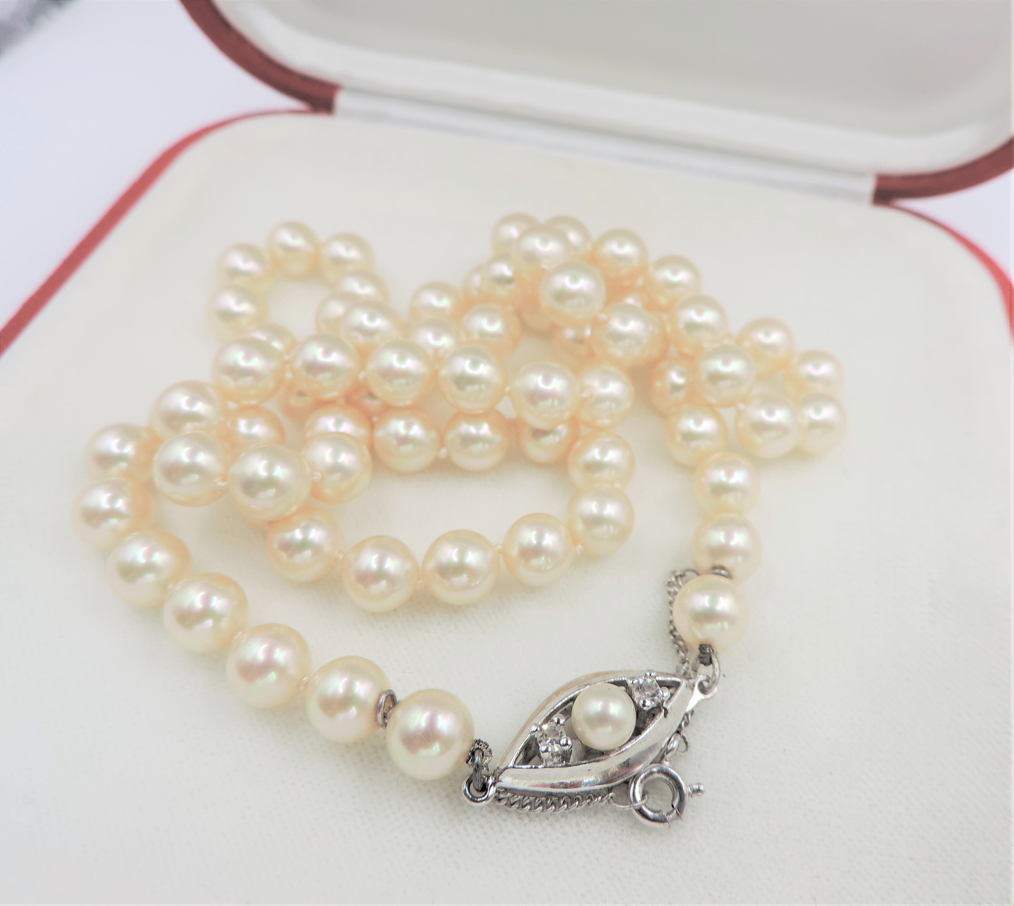 22 inch 7mm Majorica Pearl Necklace Silver Clasp with Gift Box - Image 2 of 7