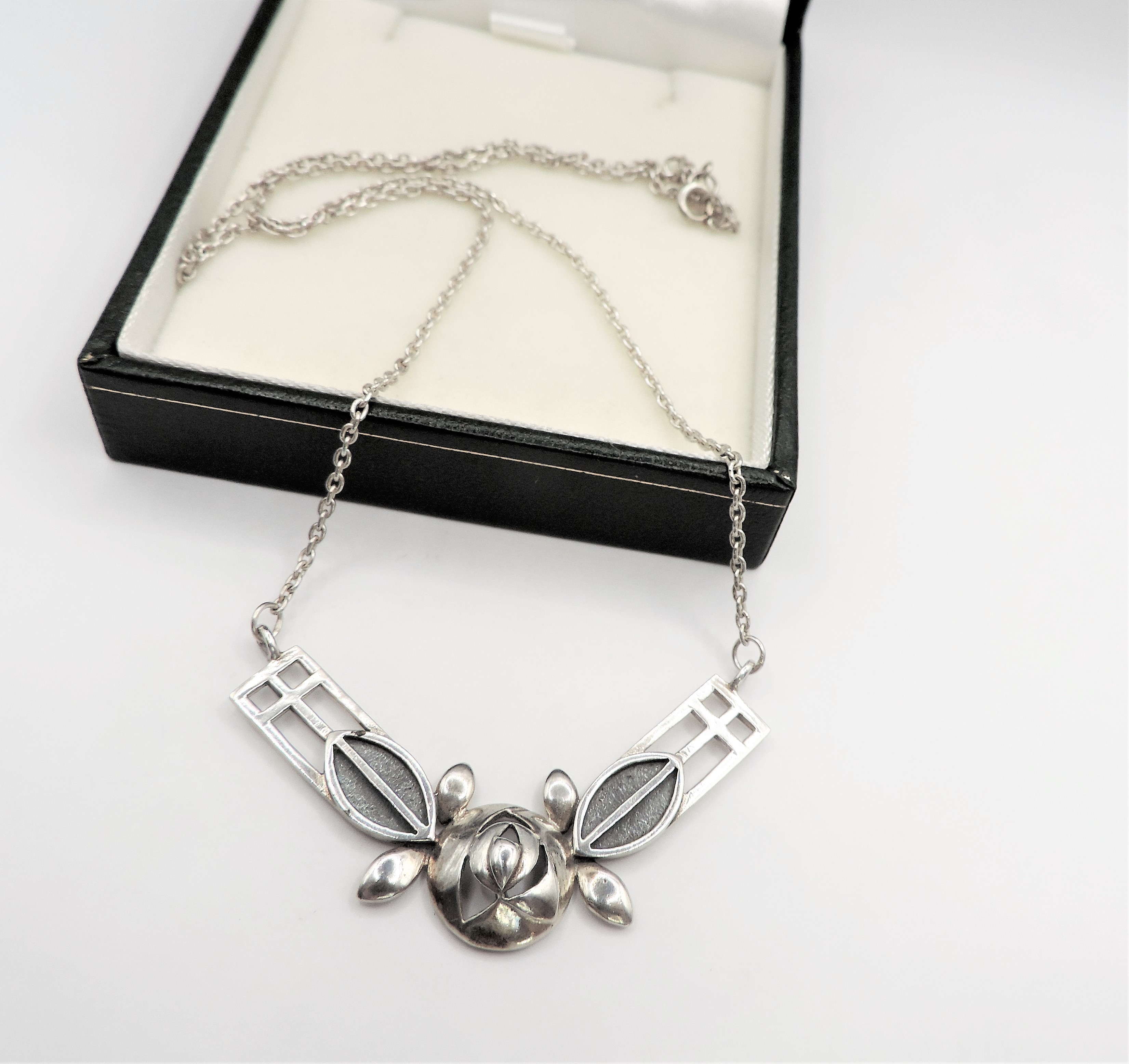 Sterling Silver Mackintosh Style Necklace.