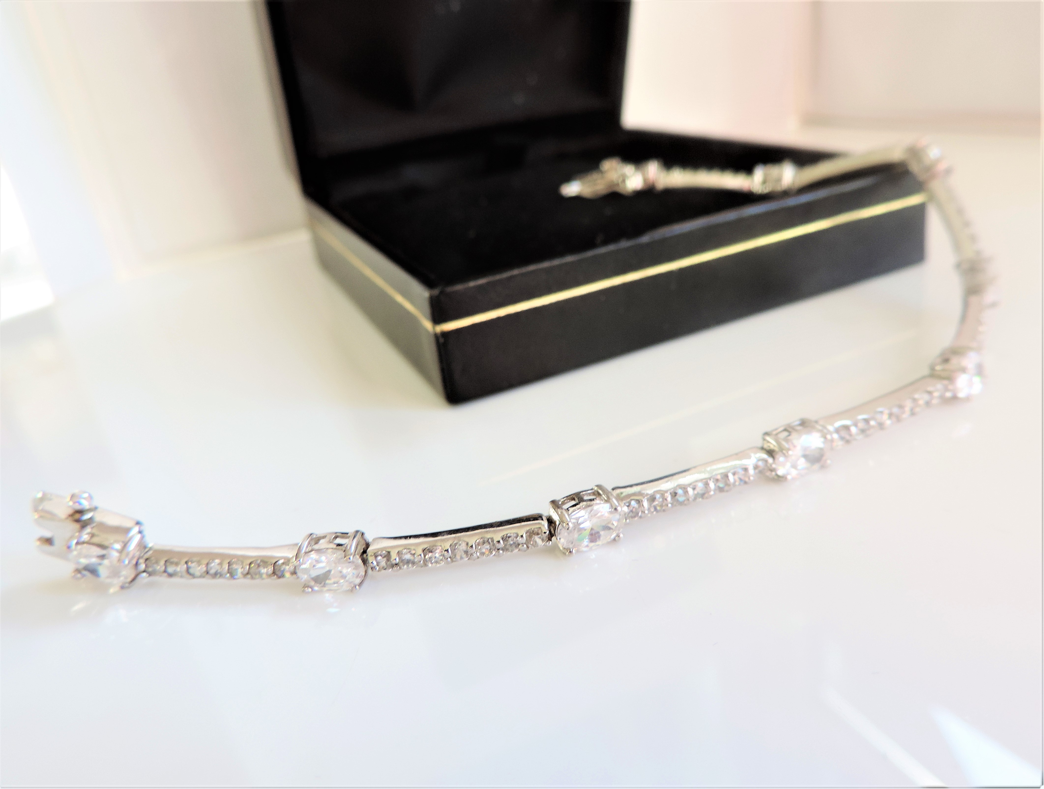 Sterling Silver 7ct White Topaz Bracelet - Image 2 of 3