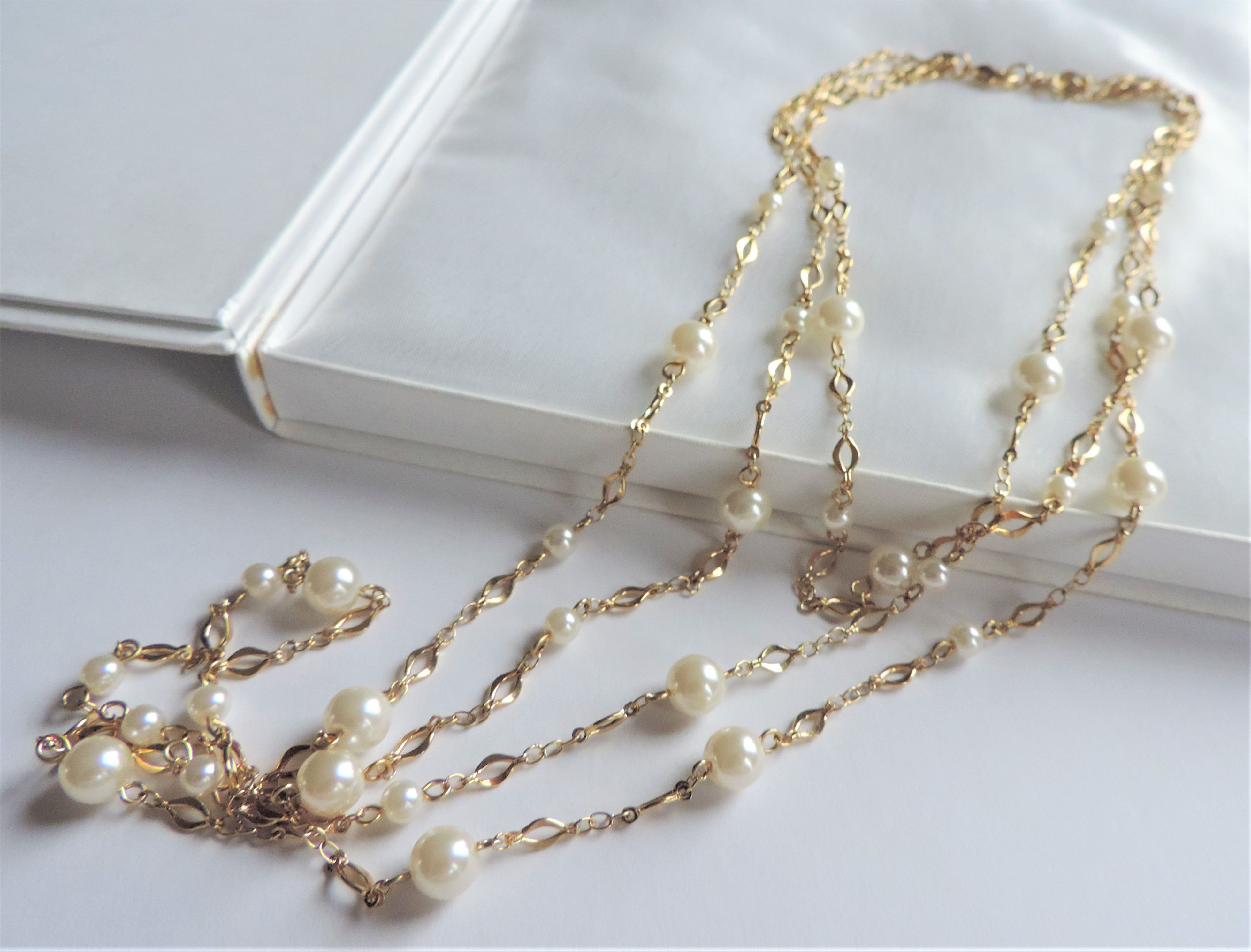 26 inch Triple Strand Gold Plated Chain Pearl Necklace with Gift Pouch - Image 2 of 3