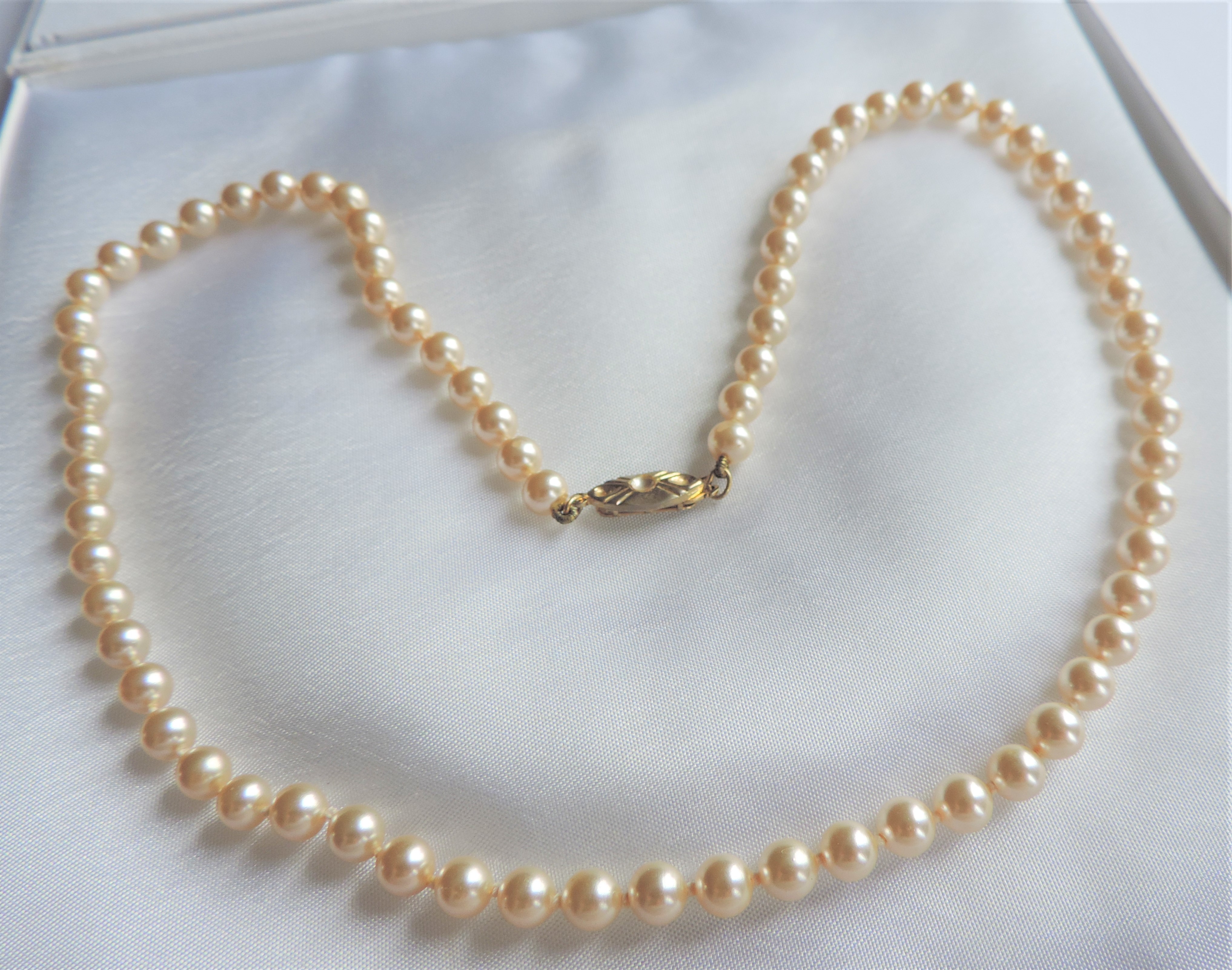 20 inch Single Strand Pearl Necklace with Gift Pouch - Image 2 of 3