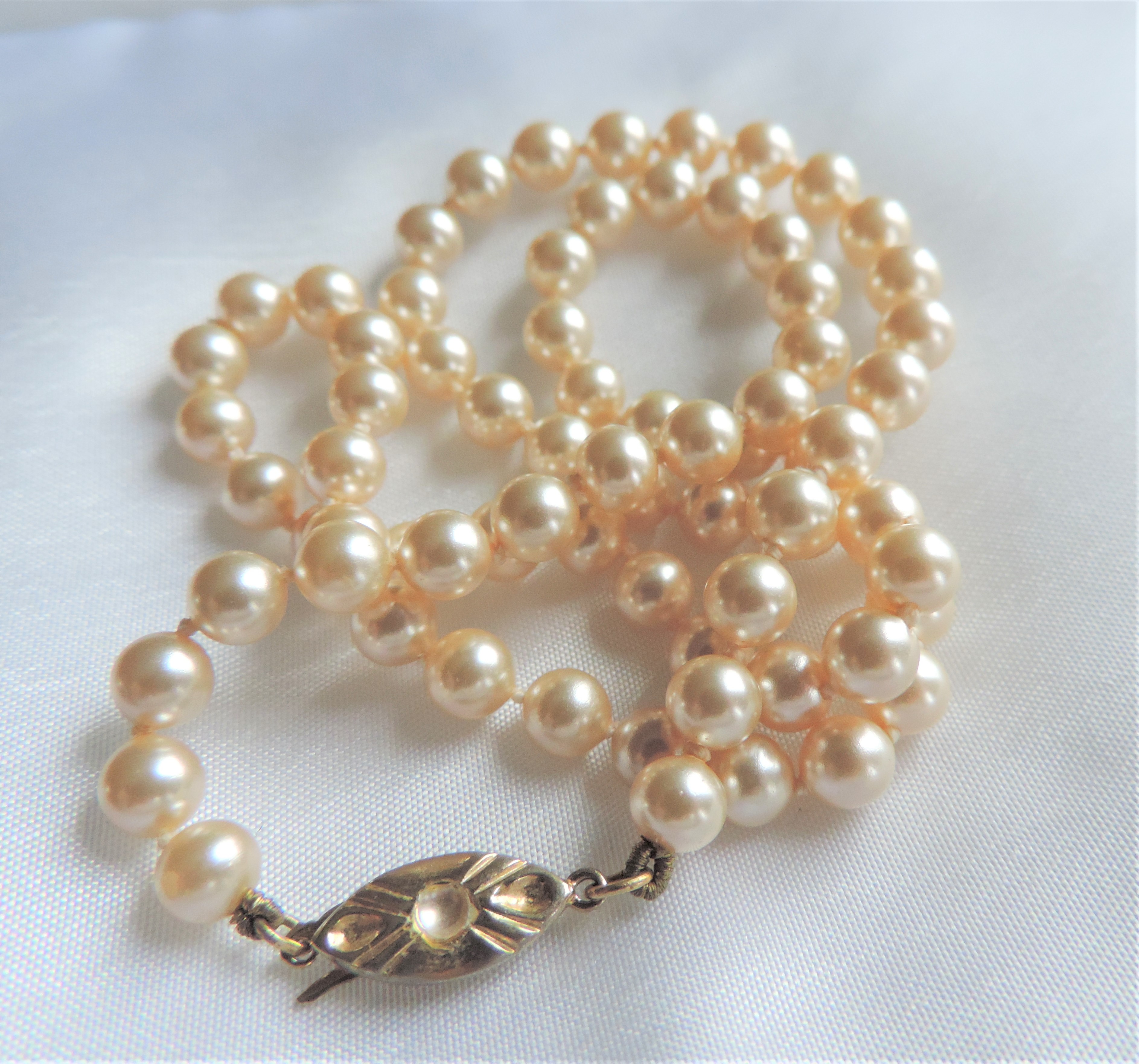 20 inch Single Strand Pearl Necklace with Gift Pouch - Image 3 of 3