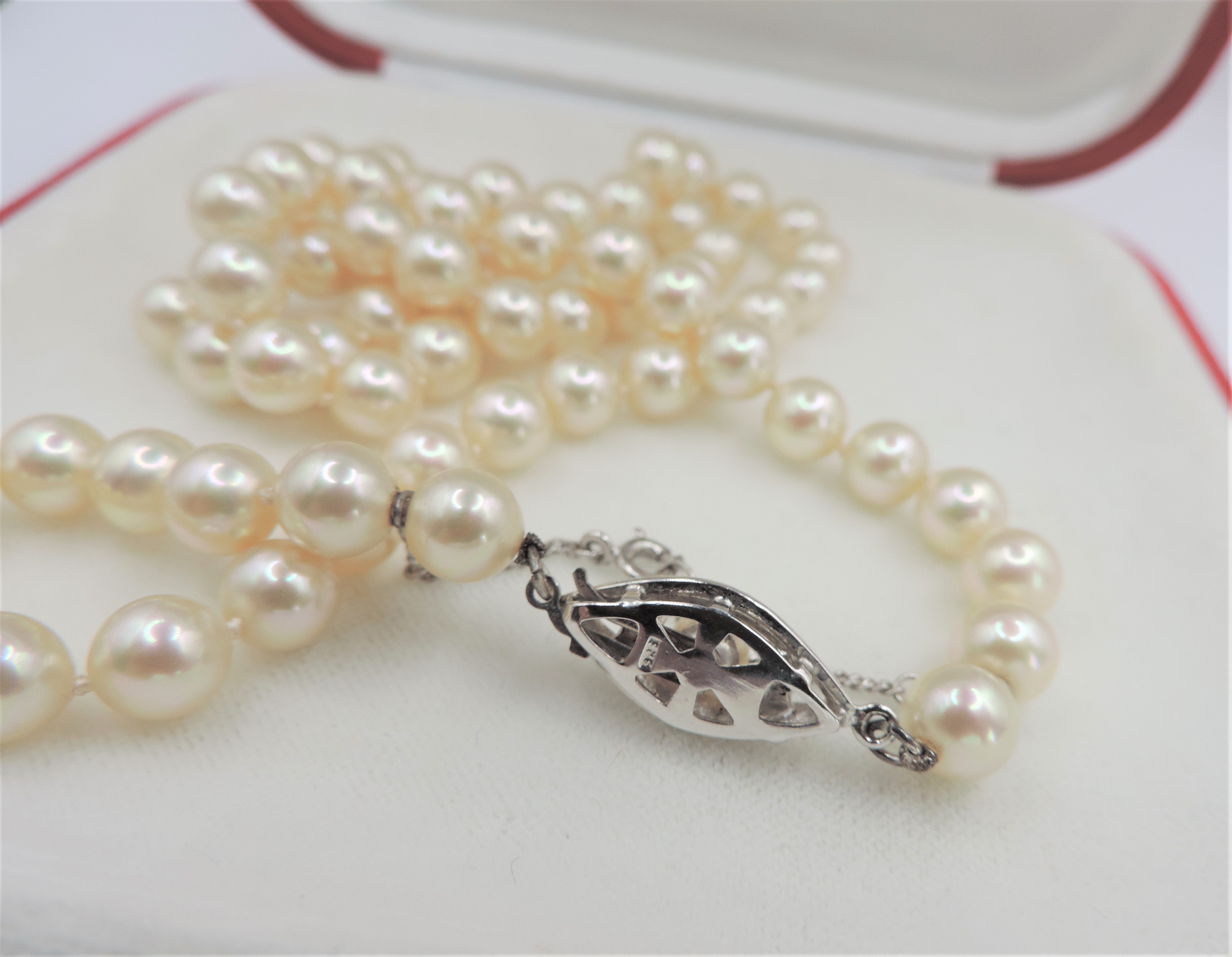 22 inch 7mm Majorica Pearl Necklace Silver Clasp with Gift Box - Image 6 of 7