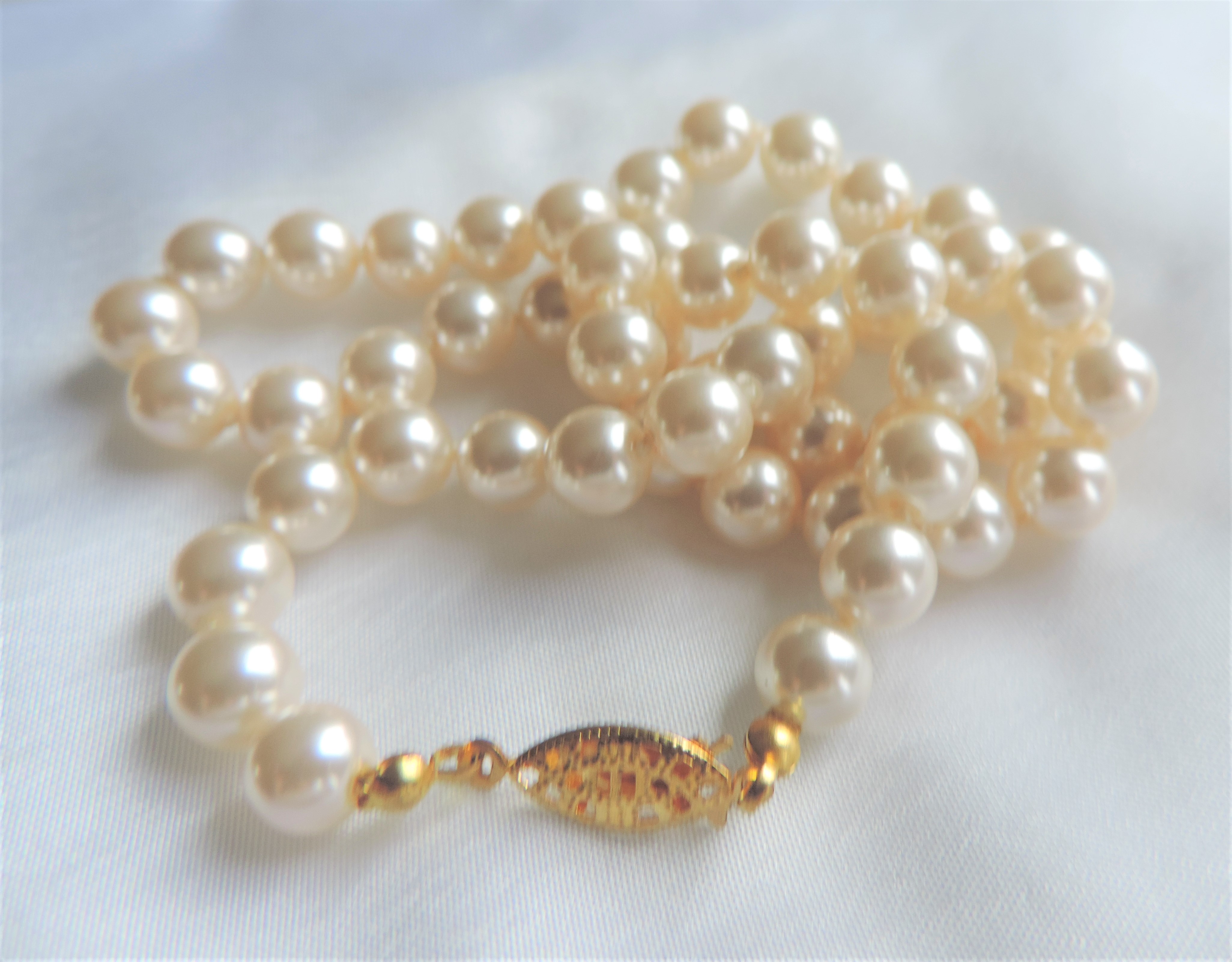 Single Strand 18 inch Pearl Necklace with Gift Pouch - Image 2 of 3