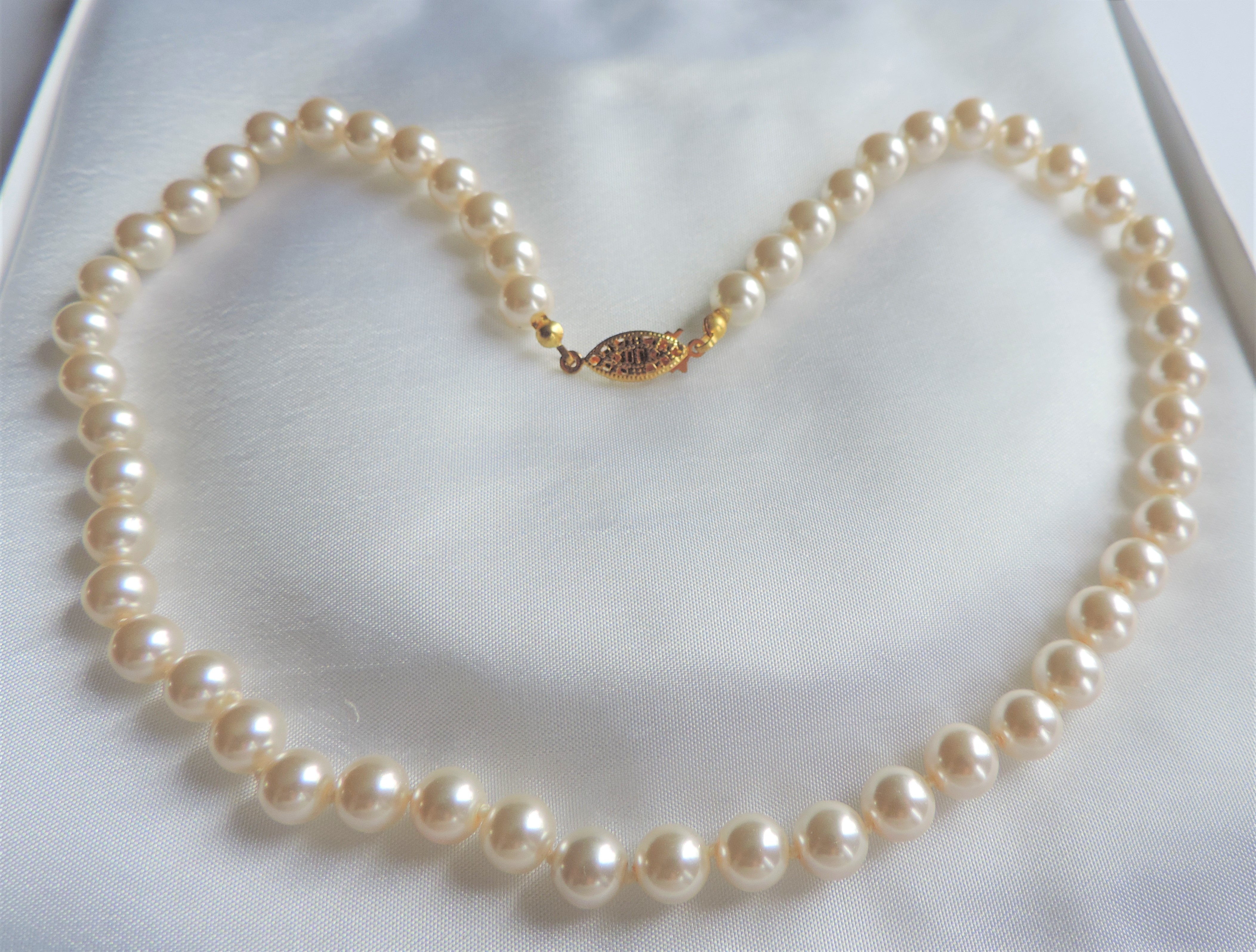 Single Strand 18 inch Pearl Necklace with Gift Pouch - Image 3 of 3