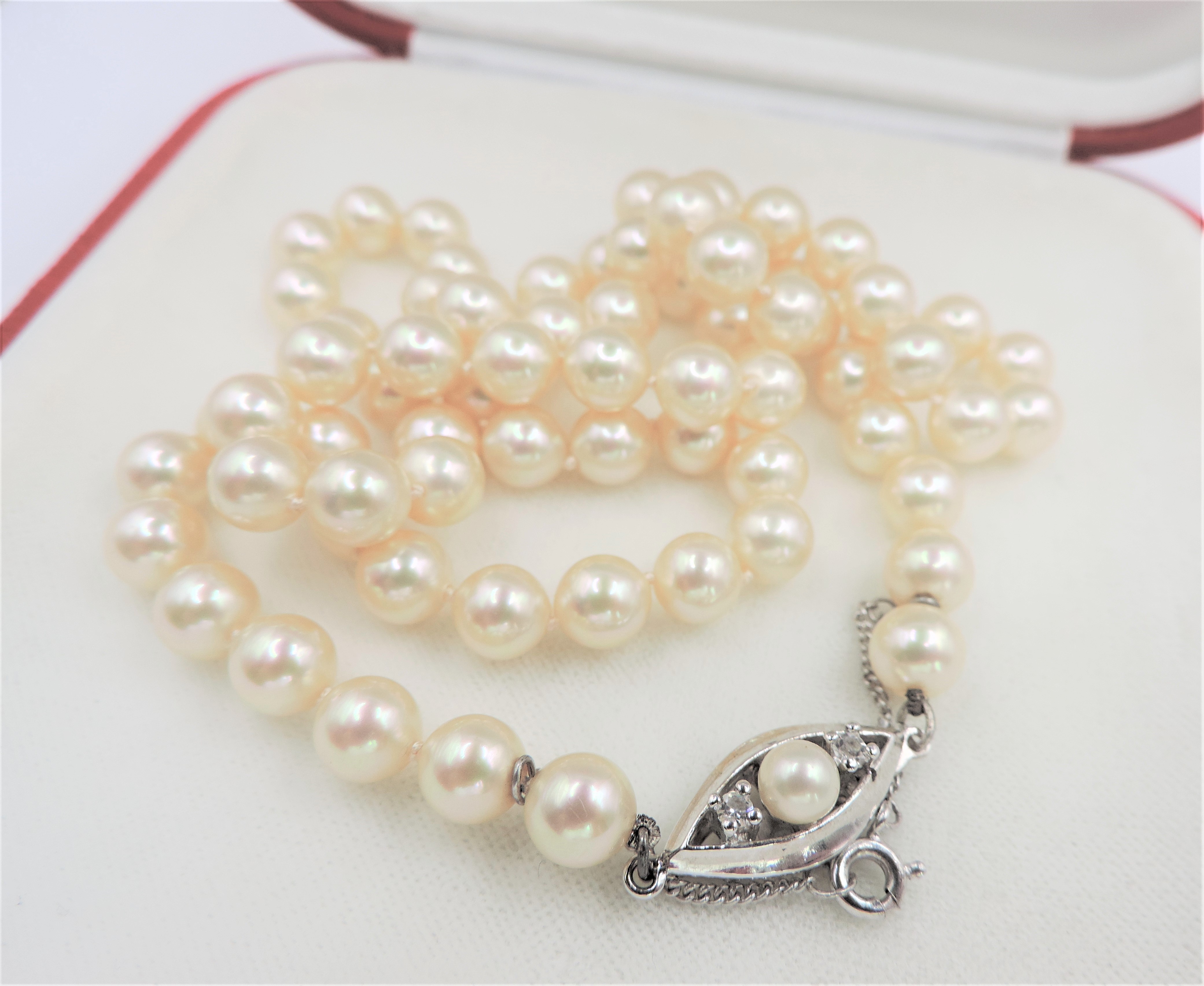 22 inch 7mm Majorica Pearl Necklace Silver Clasp with Gift Box - Image 4 of 7