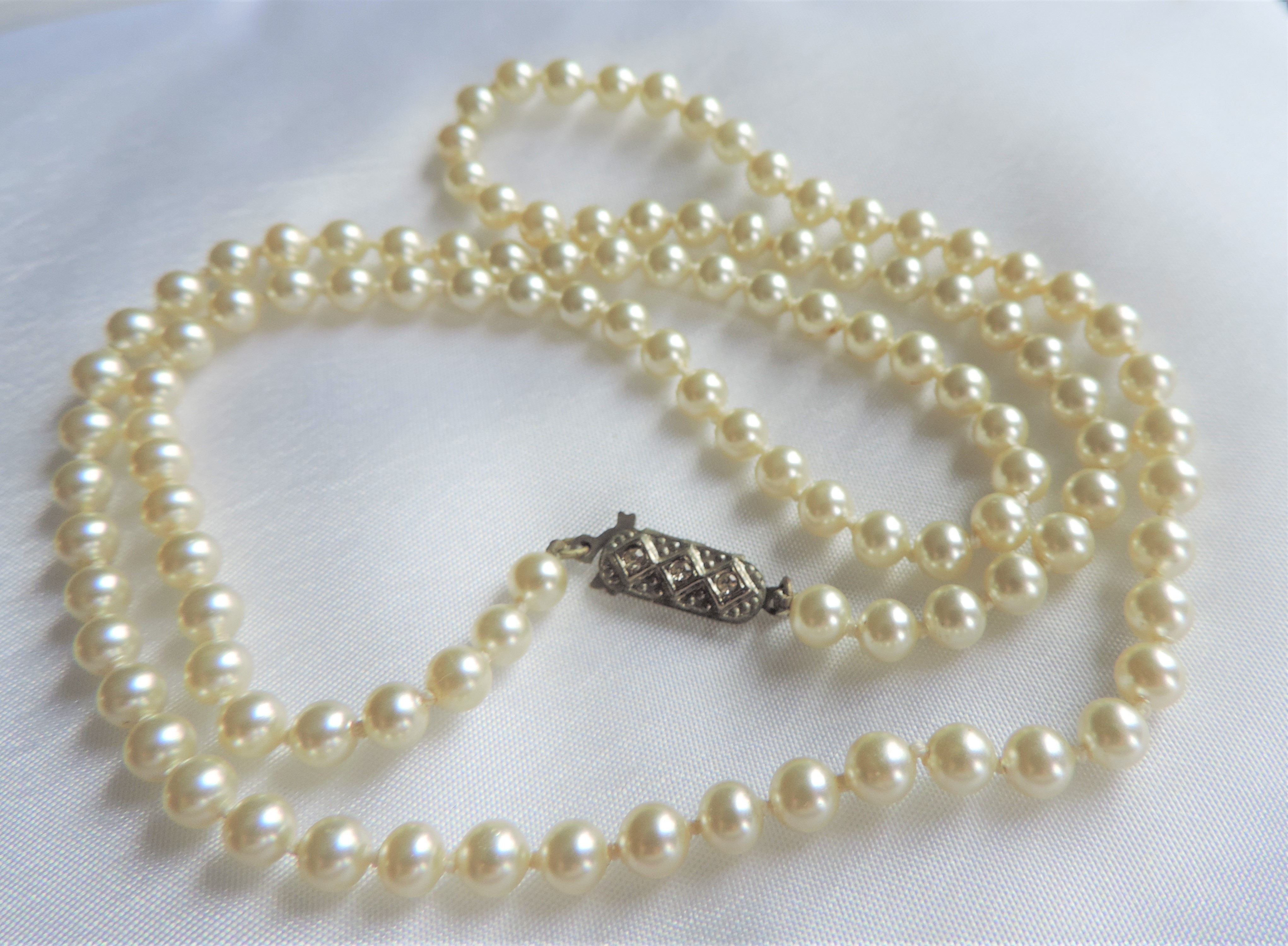 Vintage 25 inch Single Strand Pearl Necklace with Gift Pouch - Image 2 of 2