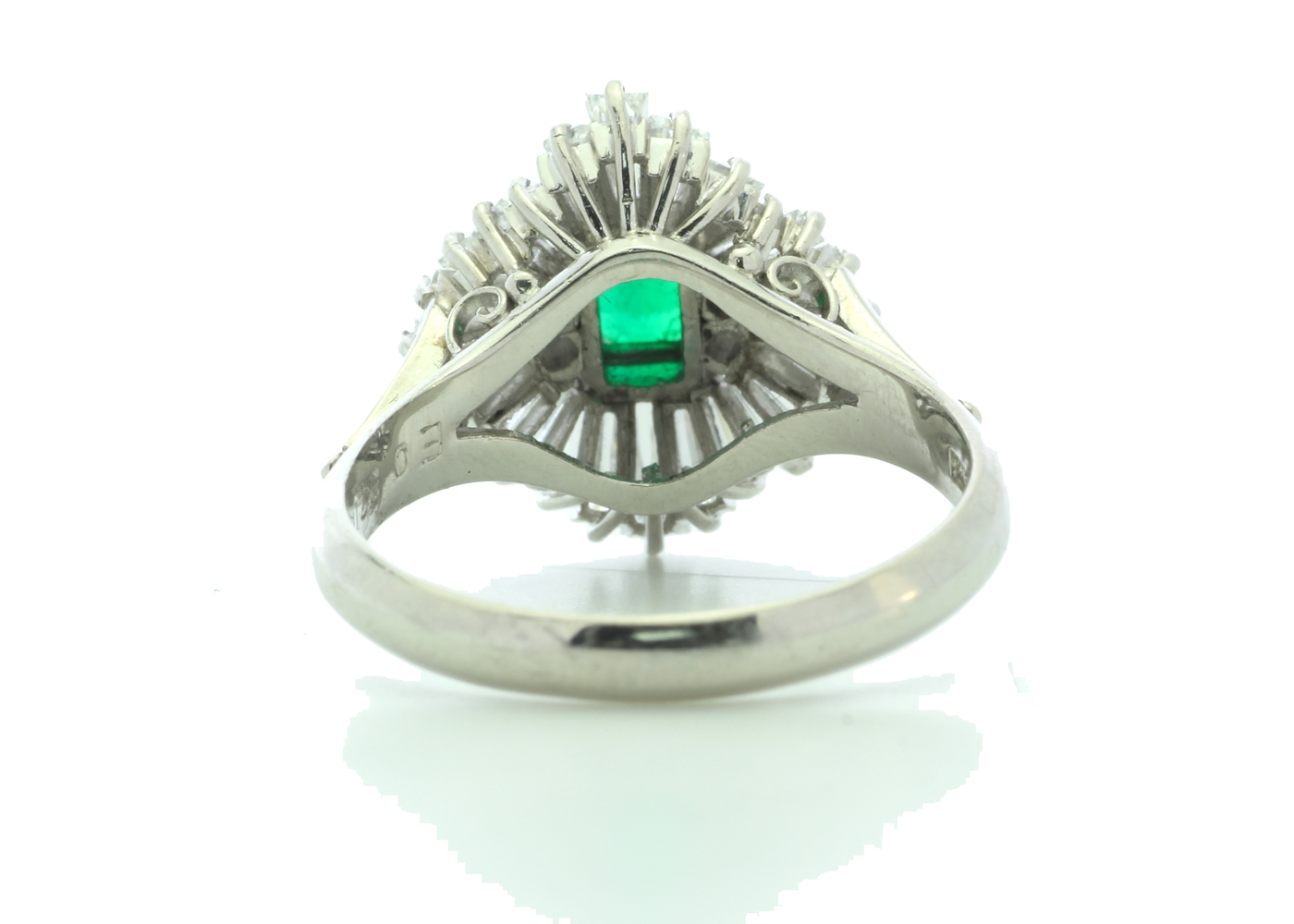 Platinum Cluster Diamond and Emerald Ring (E 0.37) 1.00 Carats - Image 3 of 5