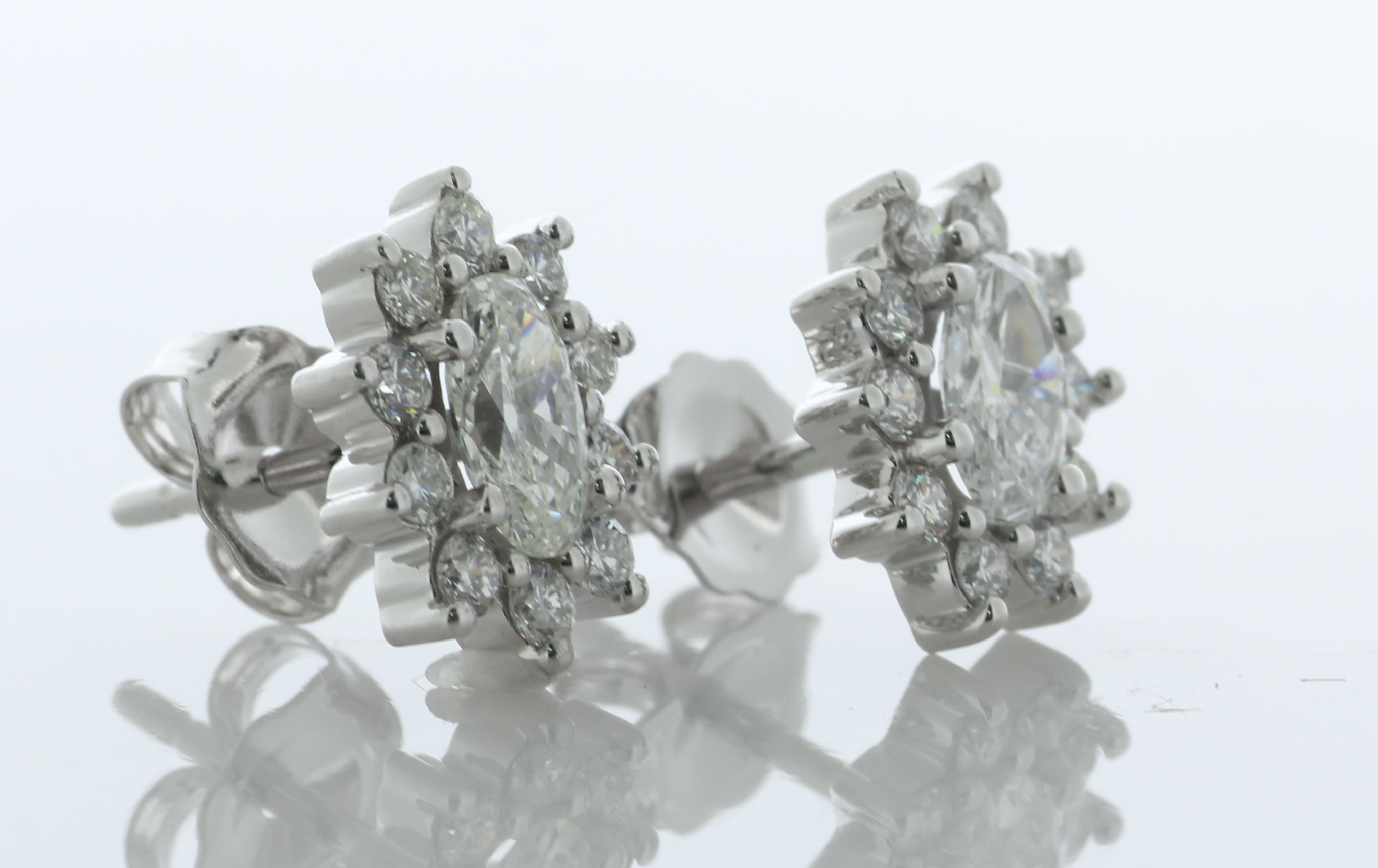 18ct White Gold Oval Cluster Claw Set Diamond Earring (0.63) 0.40 Carats - Image 2 of 3