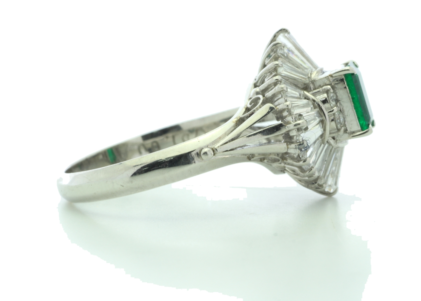Platinum Cluster Diamond and Emerald Ring (E 0.37) 1.00 Carats - Image 4 of 5