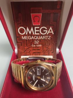 Omega Megaquartz 32 Gentlemans Watch Circa 1974 With Very Rare Gold plated Omega Strap.