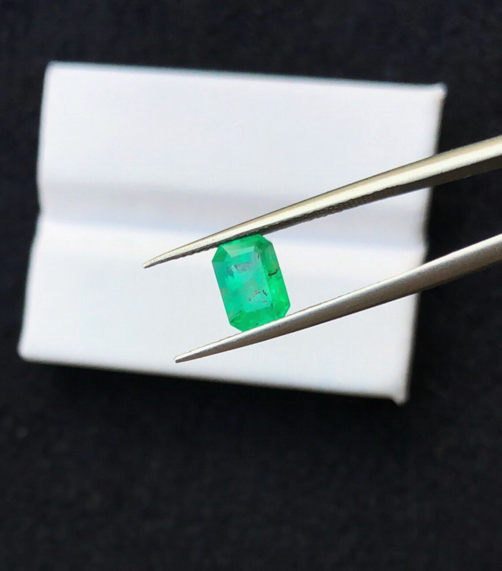Certified Emerald 0.97Ct, Rectangular Step Cut Gemstone - Image 5 of 5