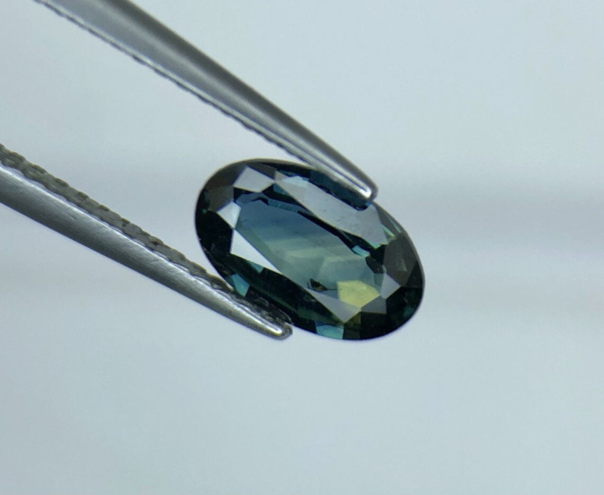 Certified Parti Sapphire 1.15ct, Natural No Treatment Gemstone. - Image 2 of 4