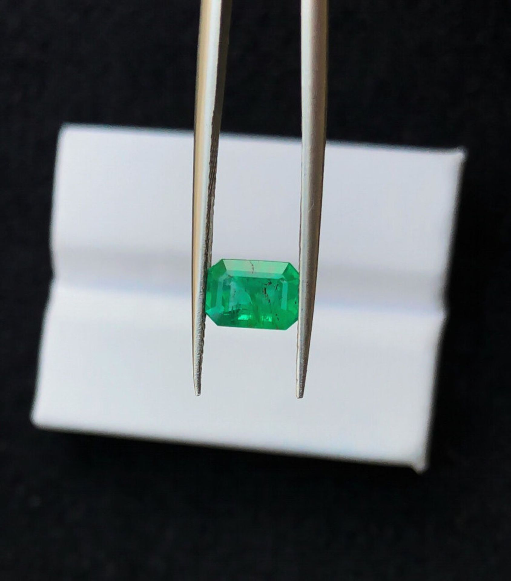 Certified Emerald 0.97Ct, Rectangular Step Cut Gemstone - Image 4 of 5