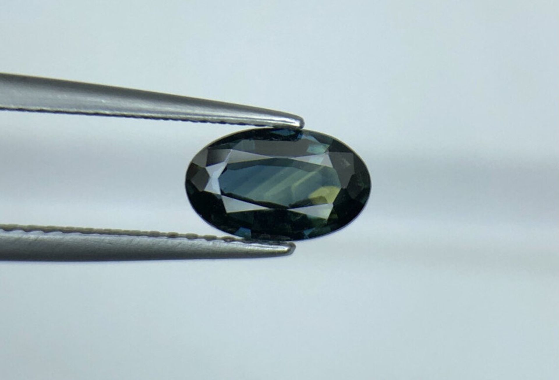 Certified Parti Sapphire 1.15ct, Natural No Treatment Gemstone. - Image 3 of 4