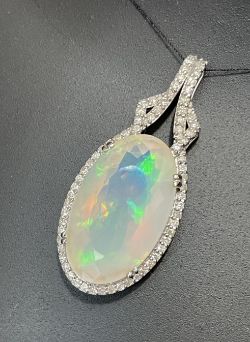 Beautiful Natural 22.33 ct Opal Pendant & 1.15 Ct Diamonds & 18k White Gold