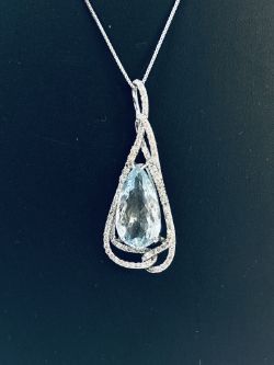 Beautiful Natural Flawless 8.81 CT Aquamarine Pendant With Diamonds and 18k Gold