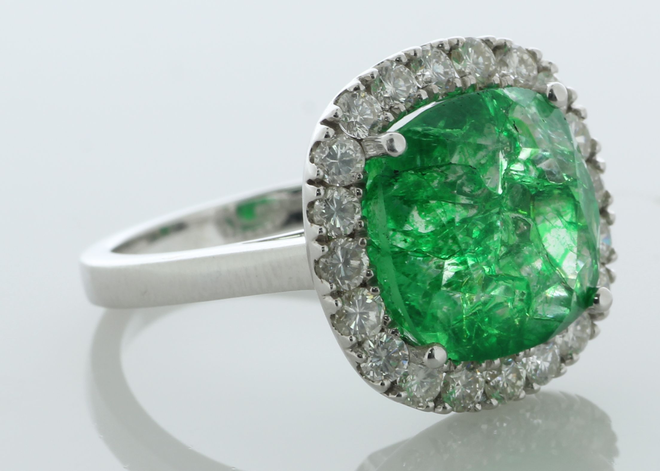 18ct White Gold cushion Emerald and Diamond Cluster Ring (7.99) 1.07 Carats - Image 4 of 5