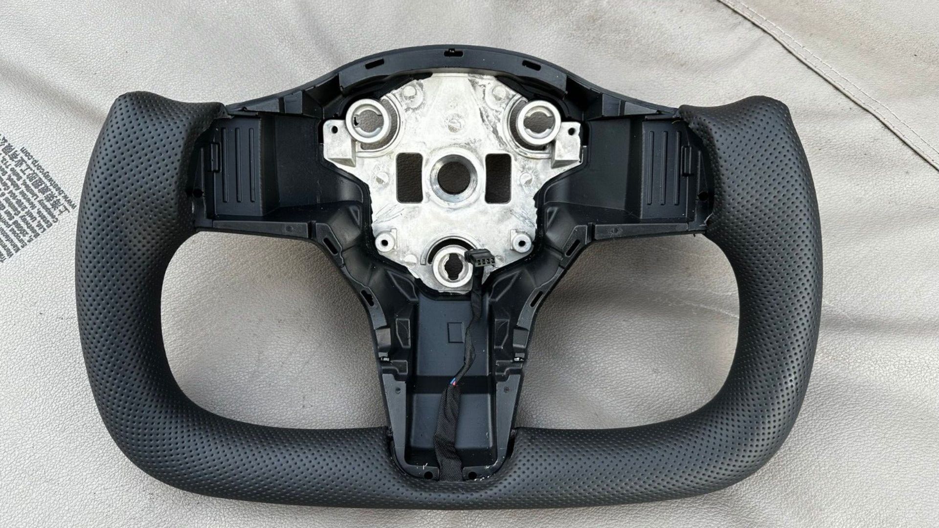 Yoke Steering Wheel For Tesla Model 3 - Image 5 of 5