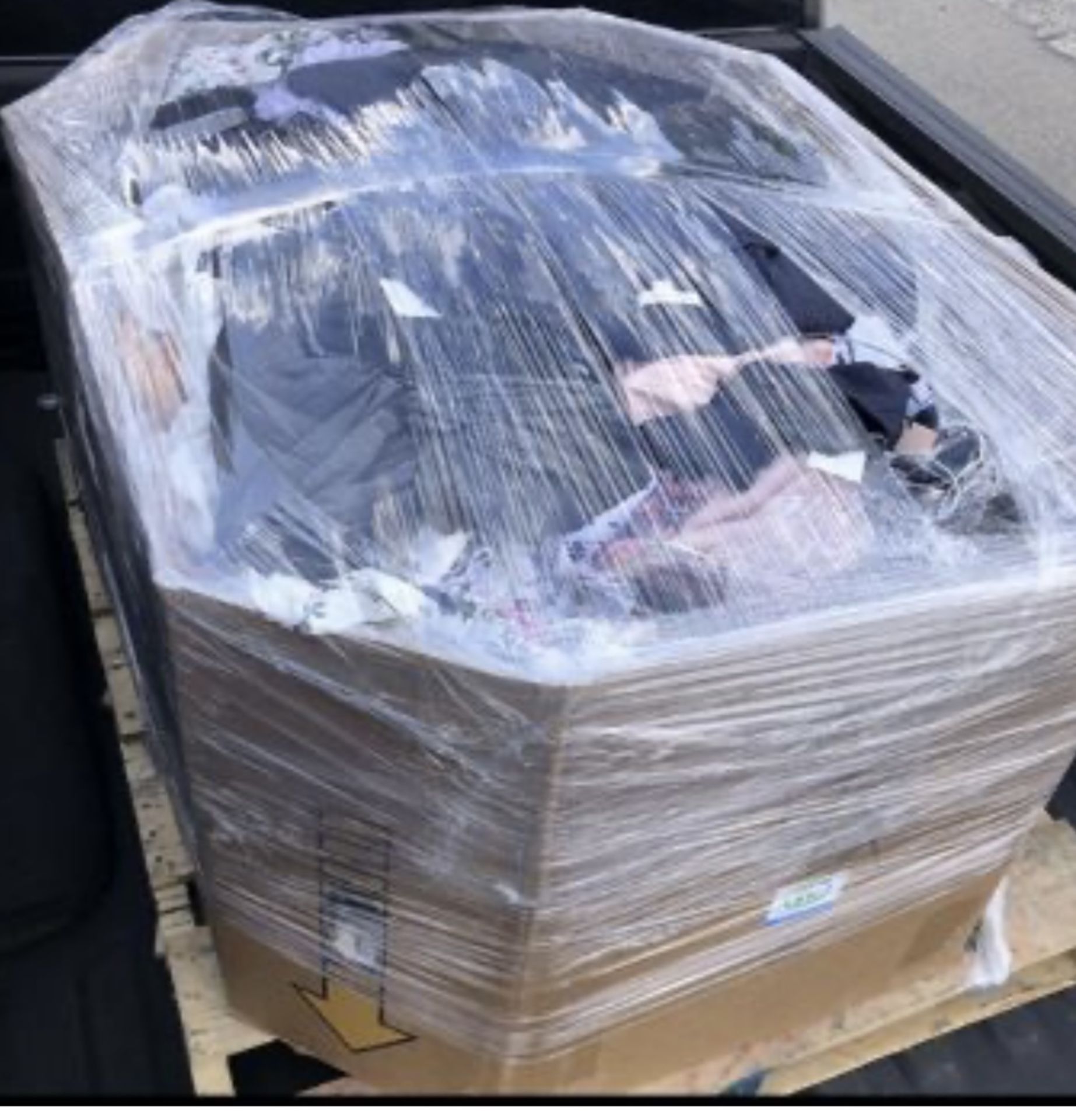 Pallet of 200 Pieces of Clothing