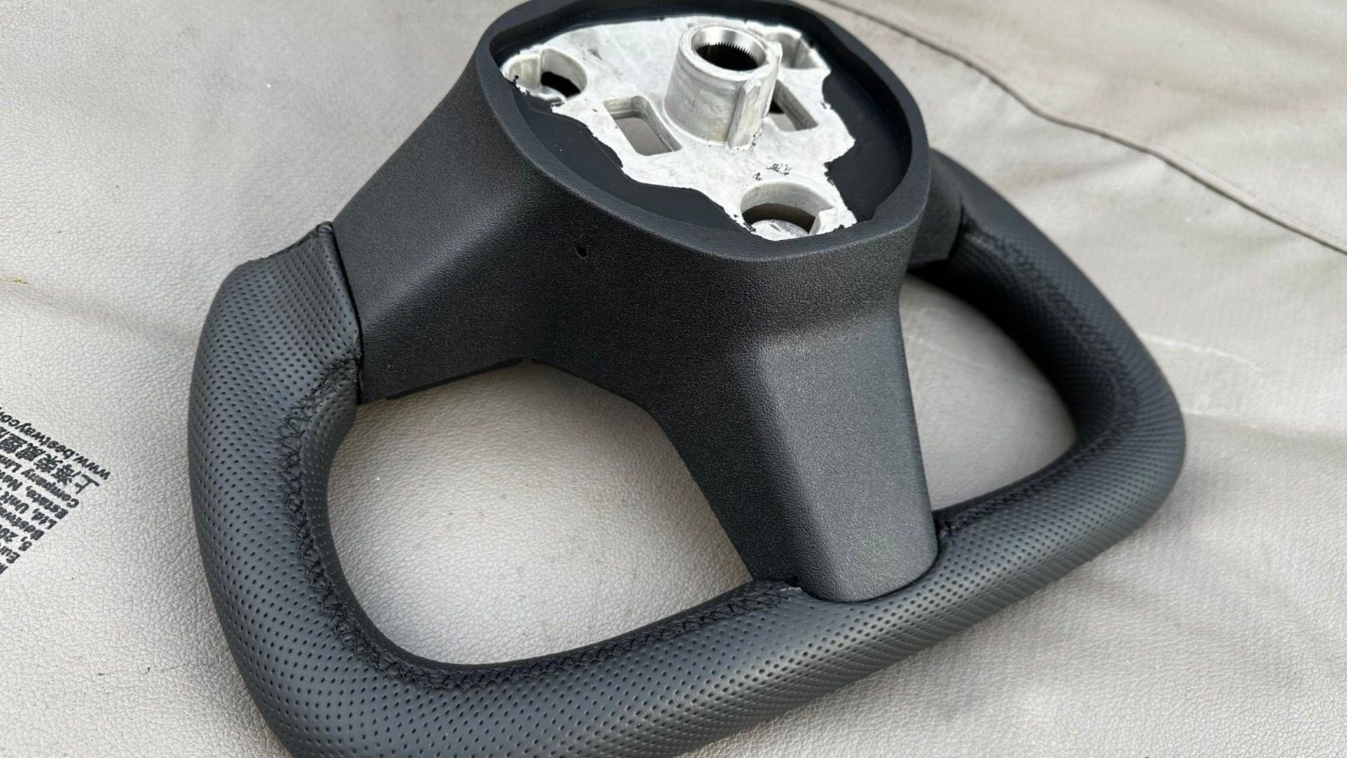 Yoke Steering Wheel For Tesla Model 3 - Image 3 of 5