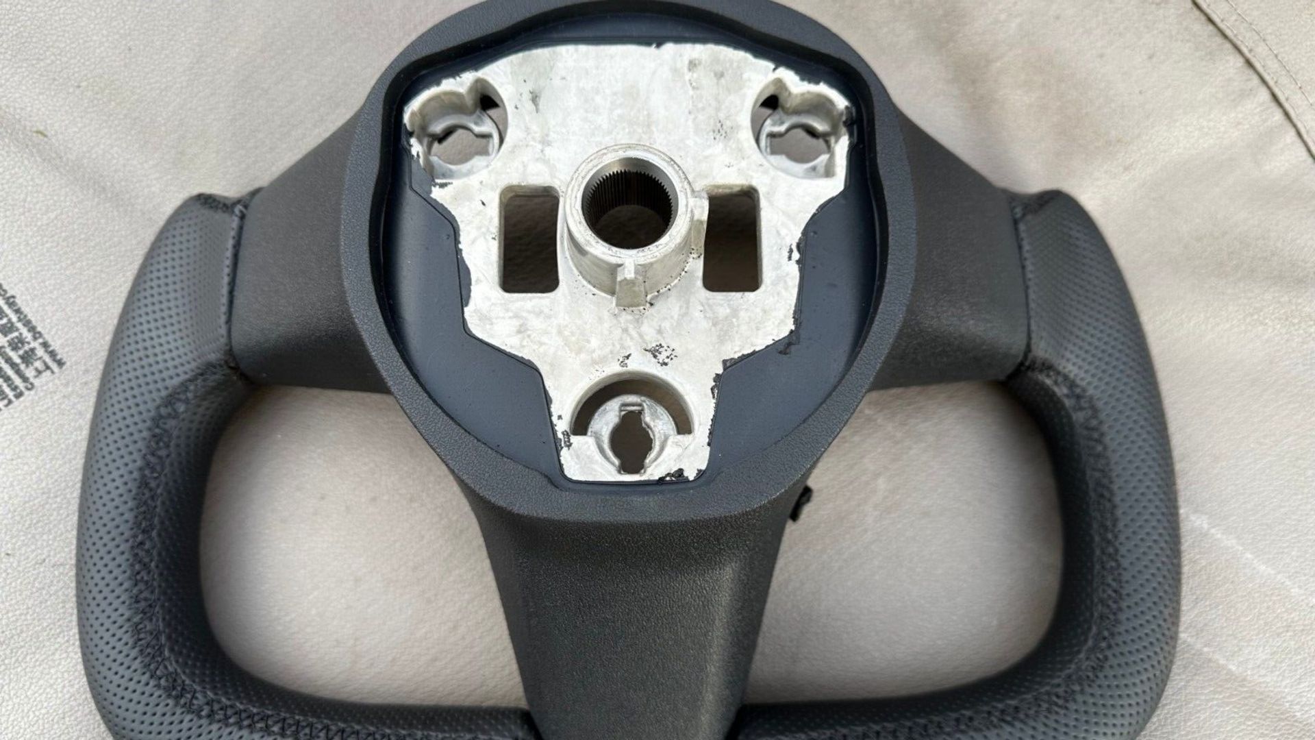 Yoke Steering Wheel For Tesla Model 3 - Image 4 of 5