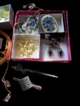 Bundle of Vintage Jewellery