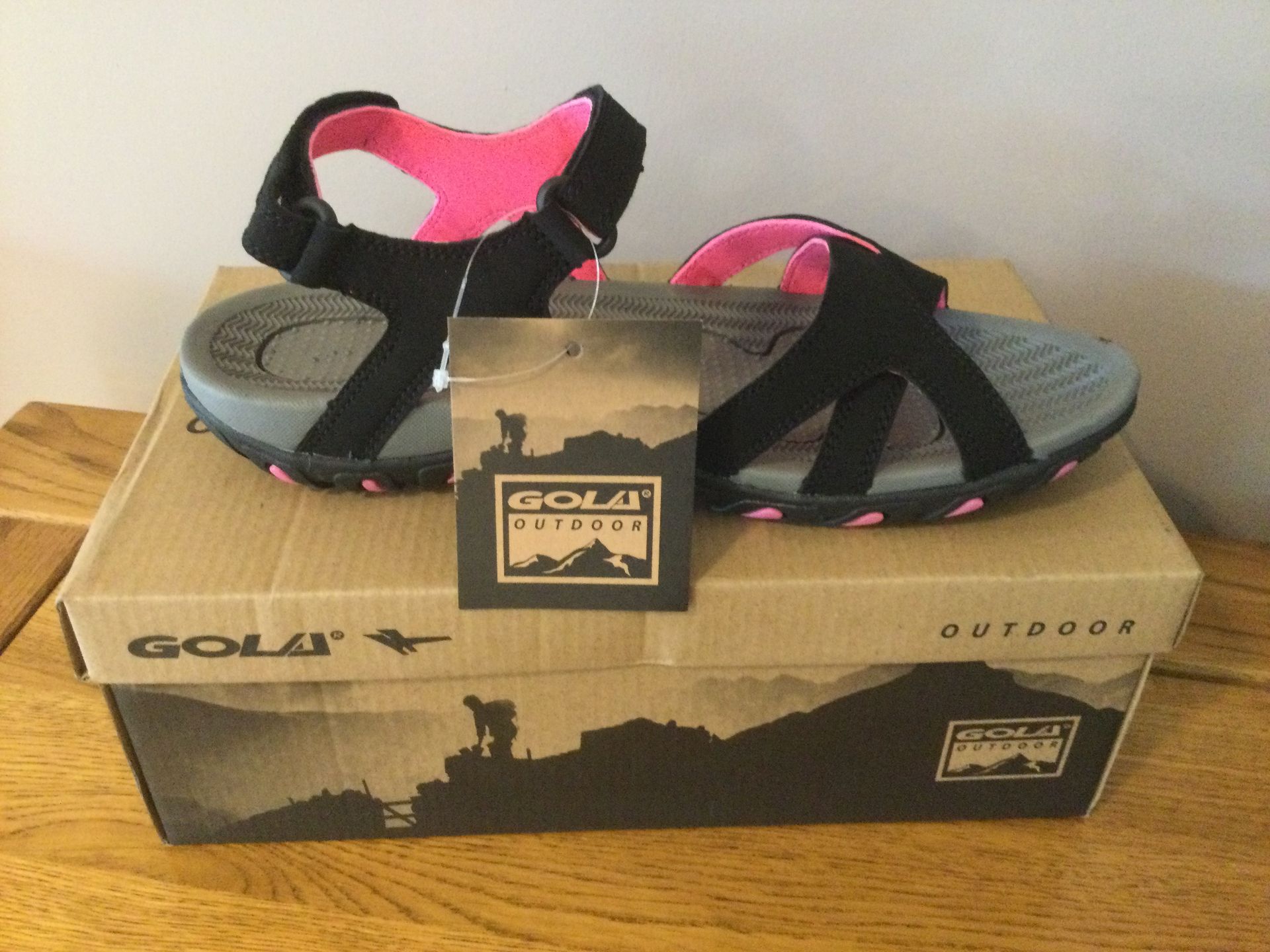 Gola Women's “Cedar” Hiking Sandals, Black/Hot Pink, Size 7 - Brand New - Bild 4 aus 4