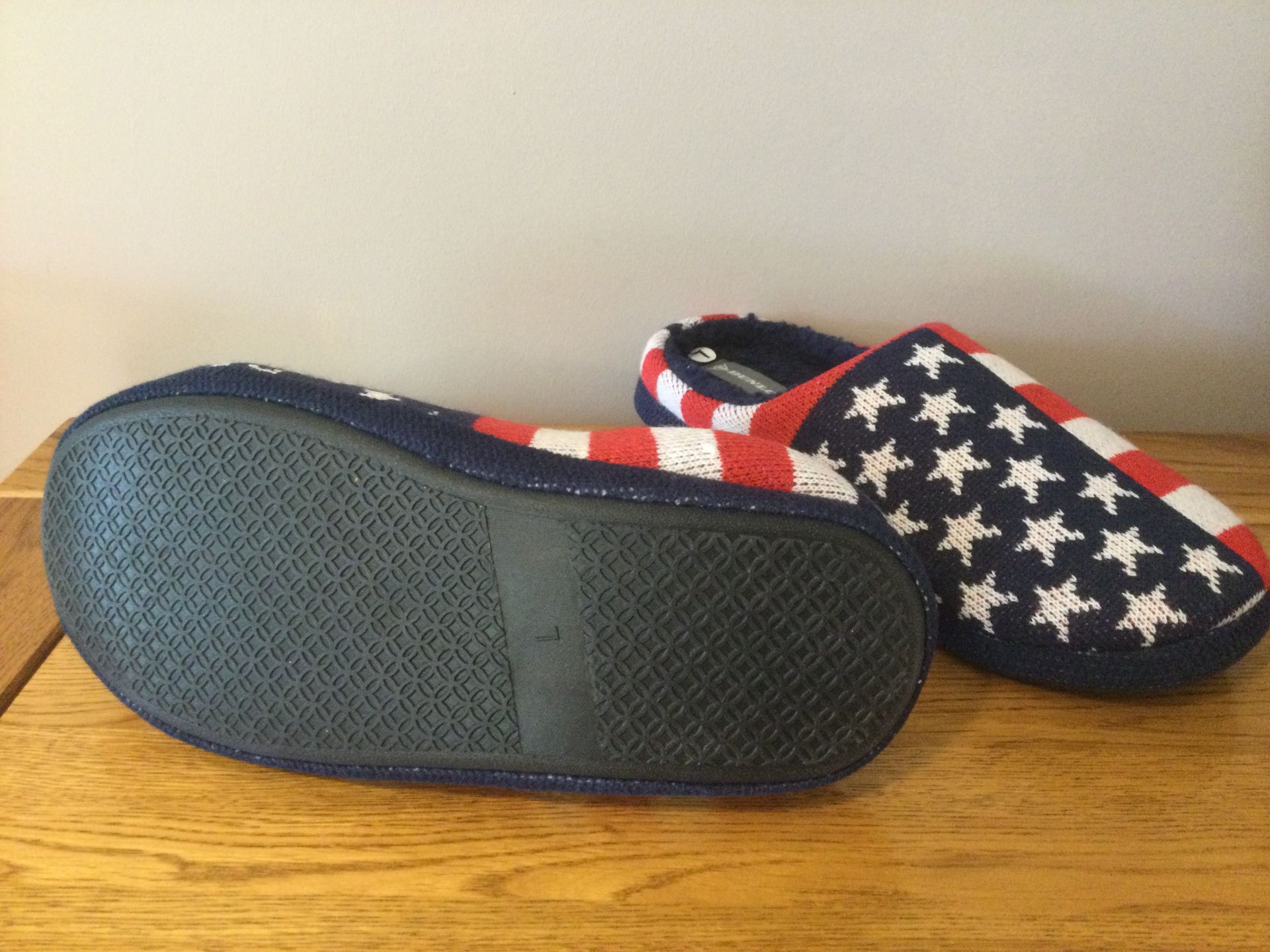 Job Lot 10 x Pairs Men's Dunlop, “USA Stars and Stripes” Memory Foam, Mule Slippers, Size L (10/1... - Bild 4 aus 7