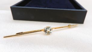 9 Carat Gold Aqua Marine Gemstone Brooch With Gift Box