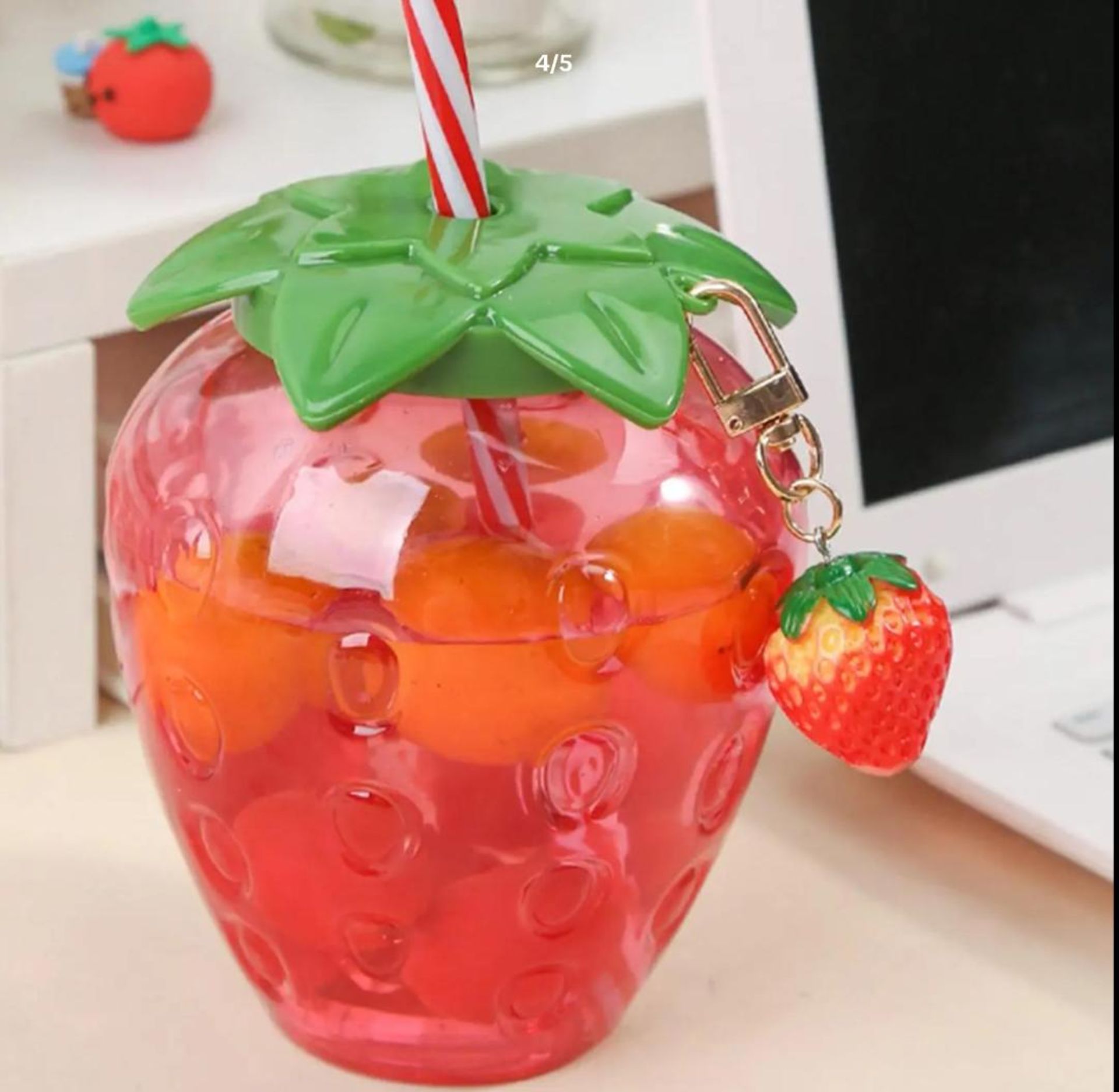 Strawberry Shaped Water Bottle With Straw - Bild 2 aus 2