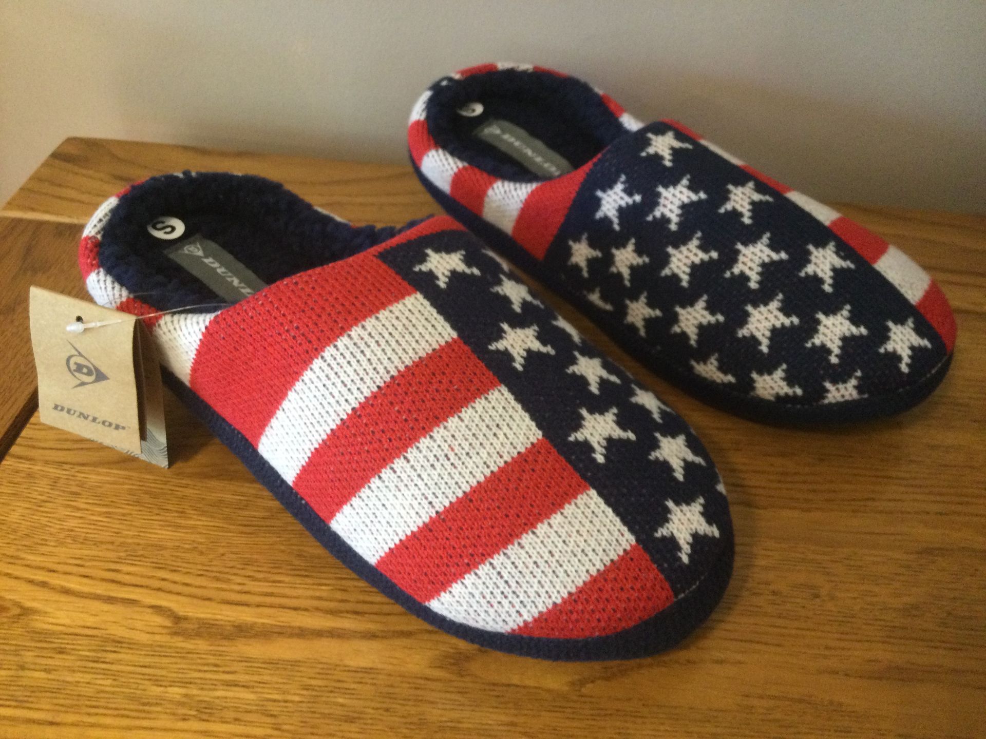 Job Lot 10 x Pairs Men's Dunlop, “USA Stars and Stripes” Memory Foam, Mule Slippers, Size S (6/7) - Image 3 of 6