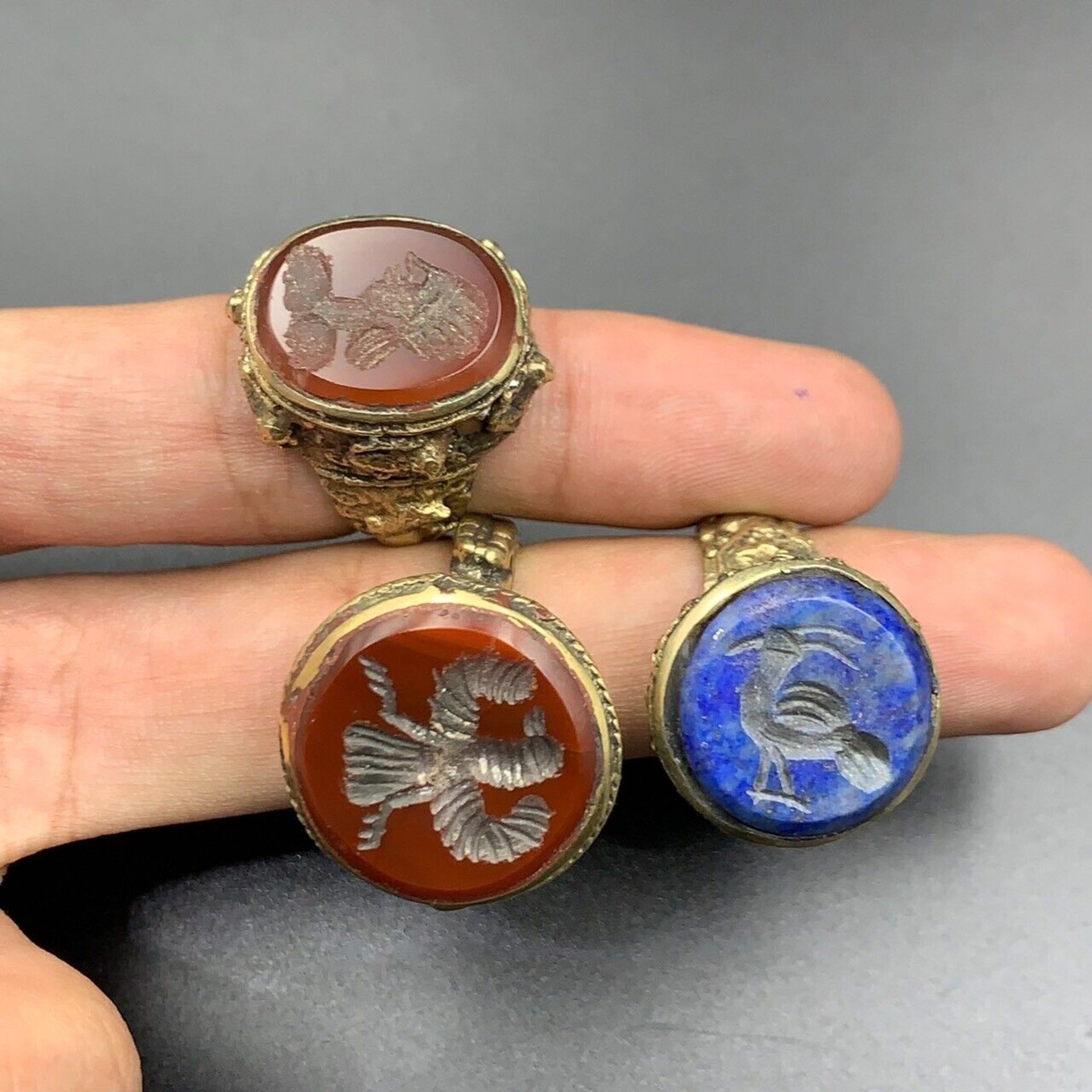 3 Piece Near Eastern Beautiful Hand Carved Carnelian & Lapis Lazul Bronze Rings - Image 5 of 8