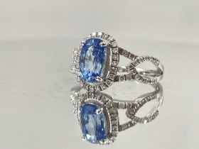 Beautiful 3.16 CT Natural Ceylon Cornflour Blue Sapphire Diamonds & 18k Gold