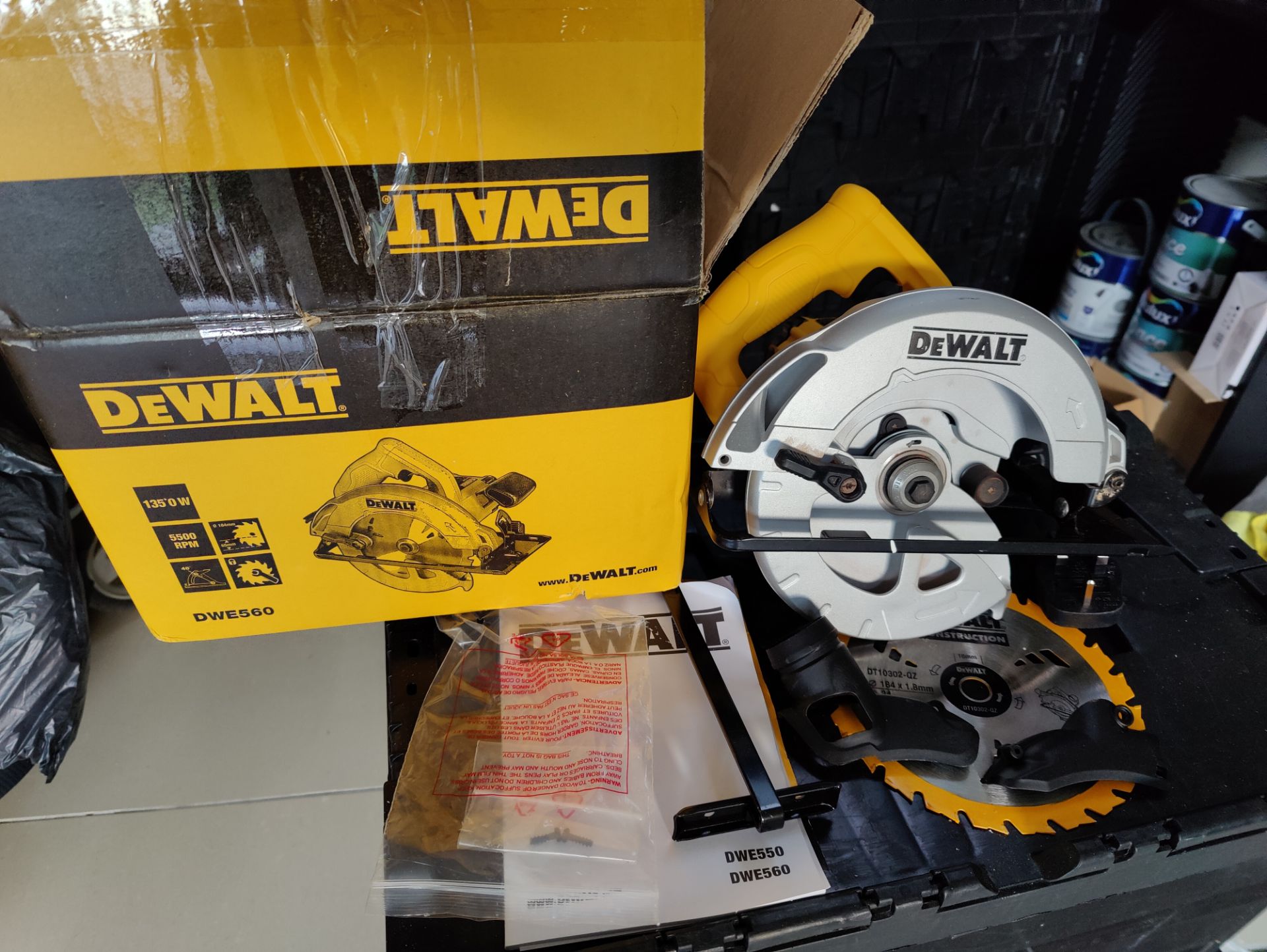 New DEWALT DWE560-GB, 240V 184MM 65MM COMPACT CIRCULAR SAW RRP £90