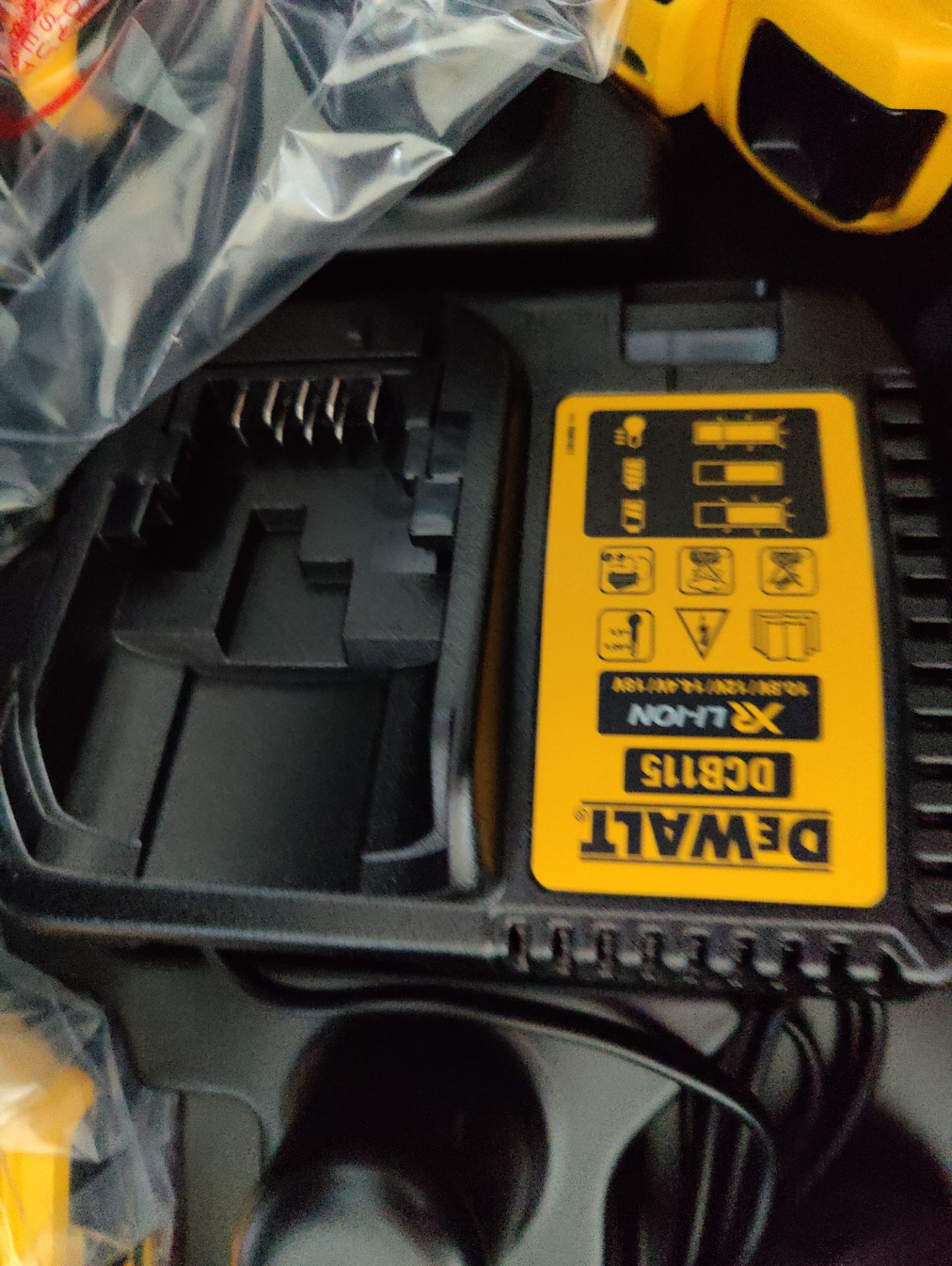 NEW & BOXED DEWALT DCK207P2T - XR BRUSHLESS COMBI SDS TWIN PACK - DCH273 SDS & DCD796 WITH 2X 5AH - Bild 8 aus 9