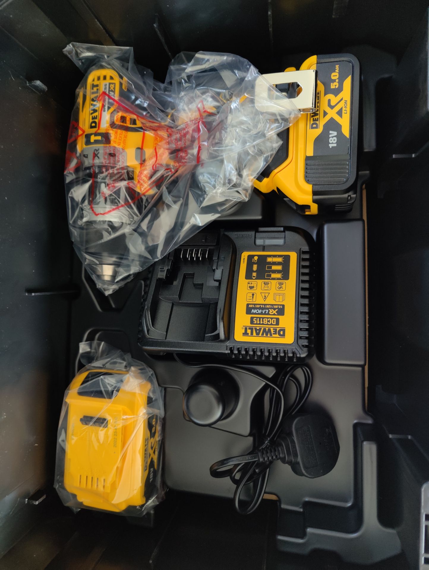 NEW & BOXED DEWALT DCK207P2T - XR BRUSHLESS COMBI SDS TWIN PACK - DCH273 SDS & DCD796 WITH 2X 5AH - Bild 6 aus 9