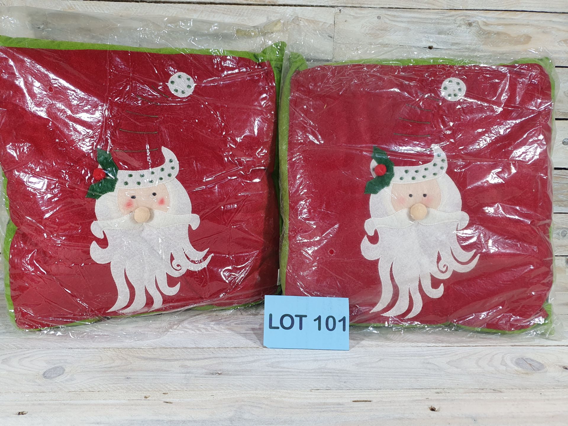 2 X Luxury 3D Christmas Cushions In Red With Santas RRP £29.98 - Image 3 of 3
