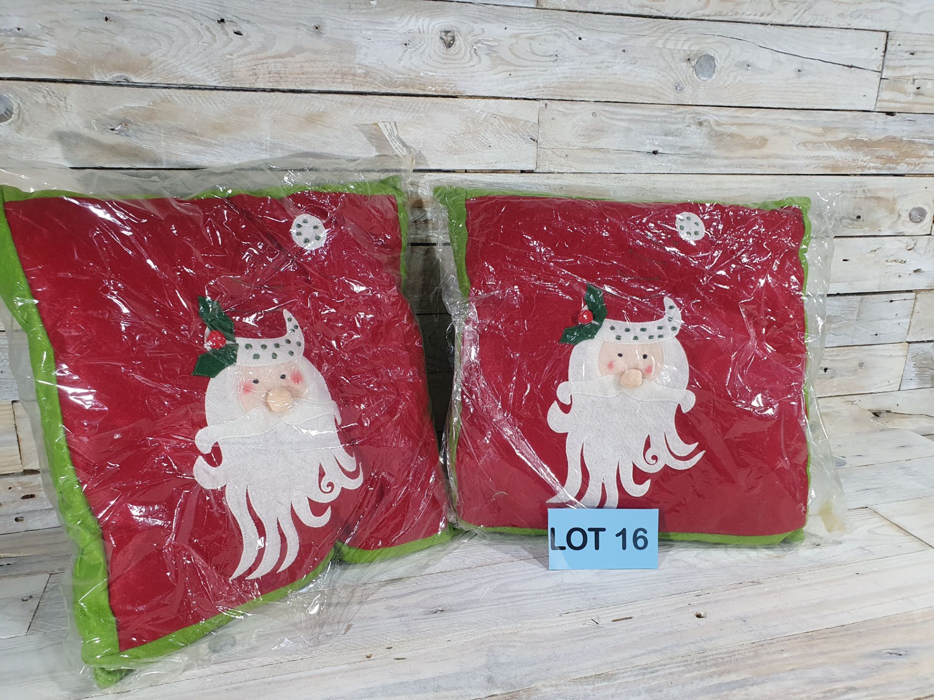2 X 3D Fabric Christmas Cushions. 38cm X 38cm RRP £29.98 - Image 2 of 3